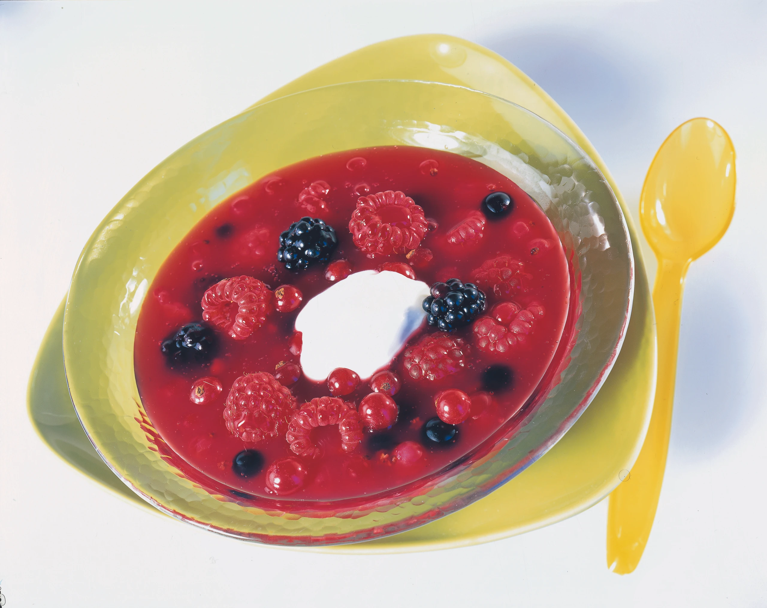 Rote Grütze mit Joghurt-Rahm