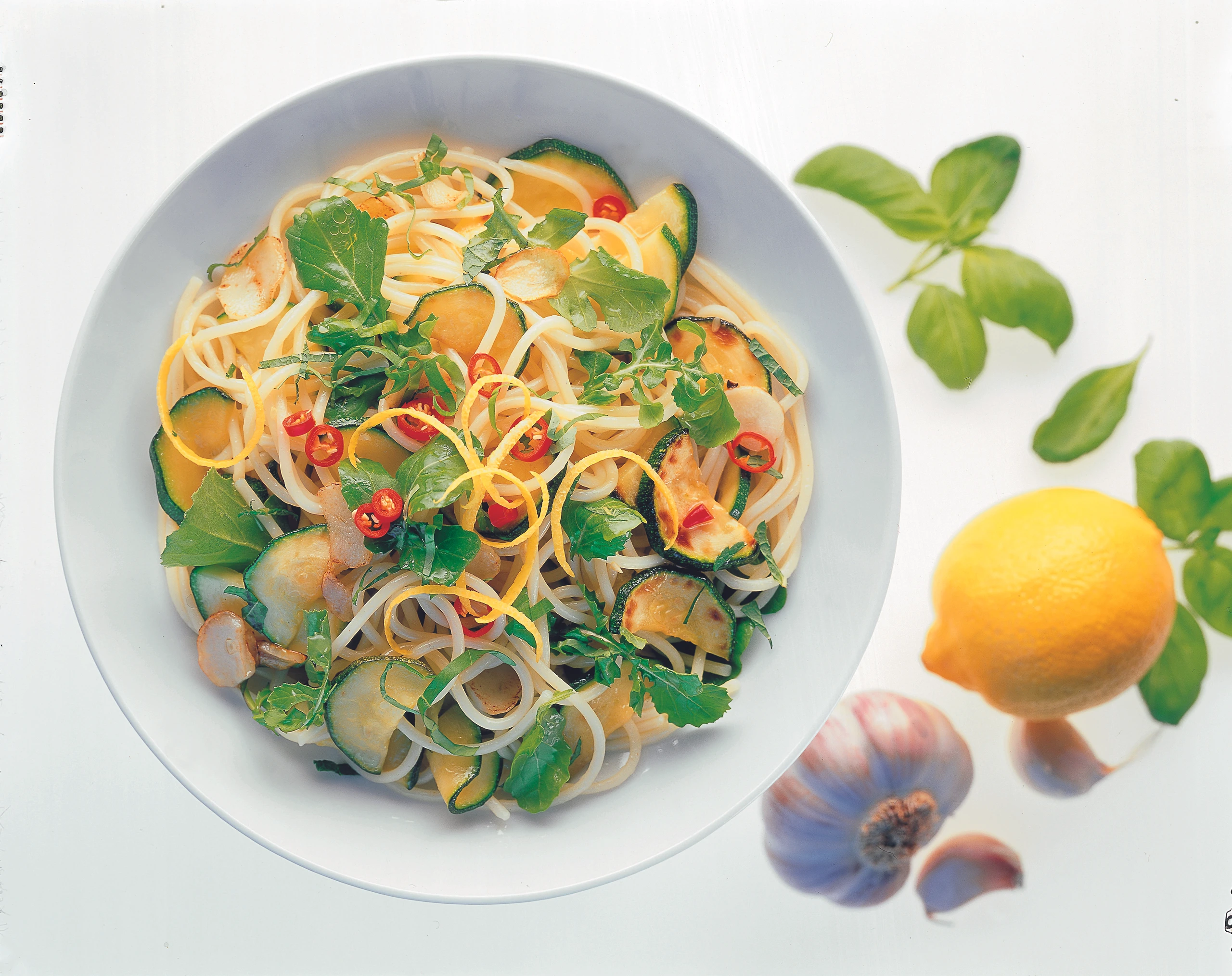 Zucchini-Pasta mit Kräutern