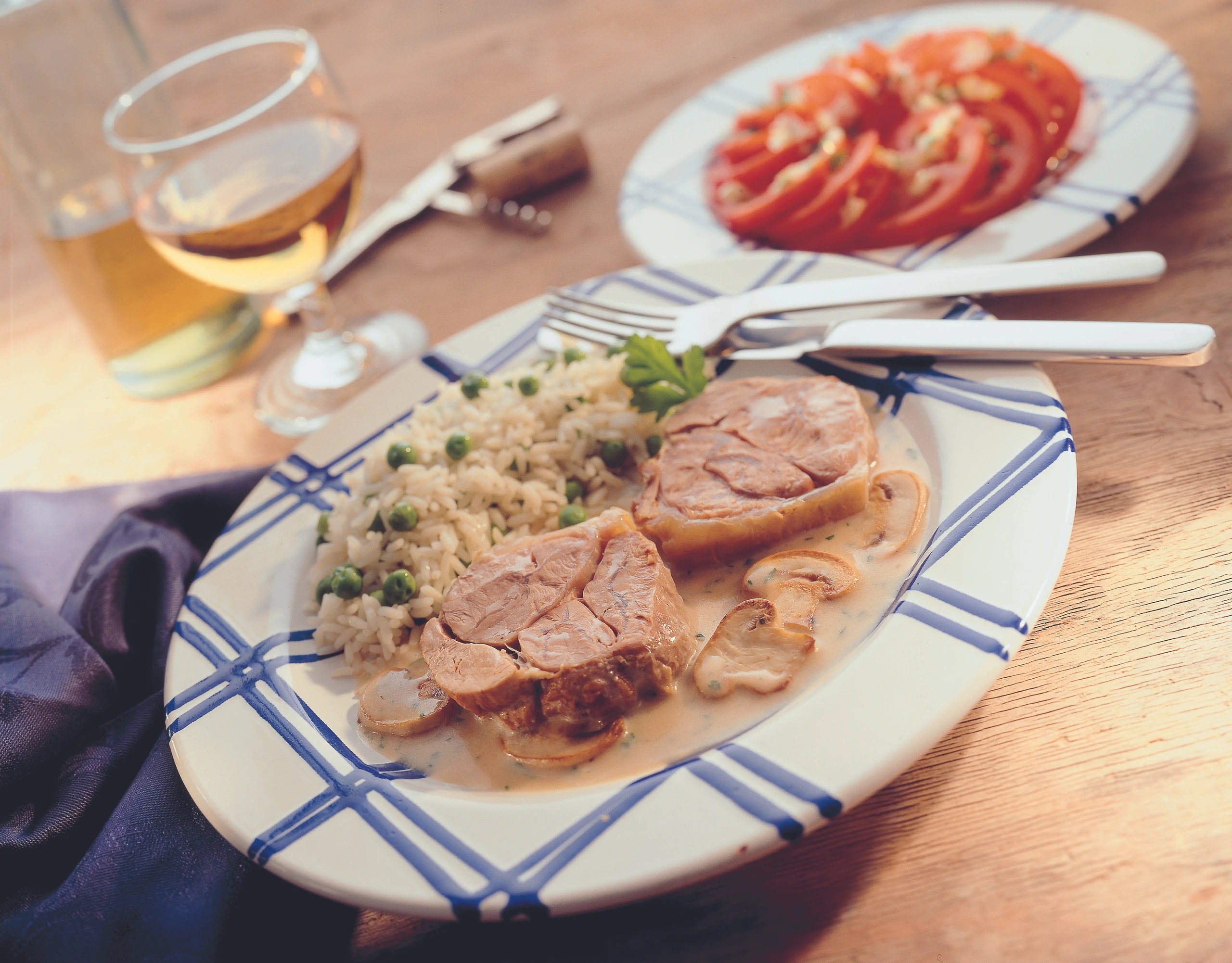 Kalbsvögerl mit Champignonsauce, Risipisi und Paradeissalat
