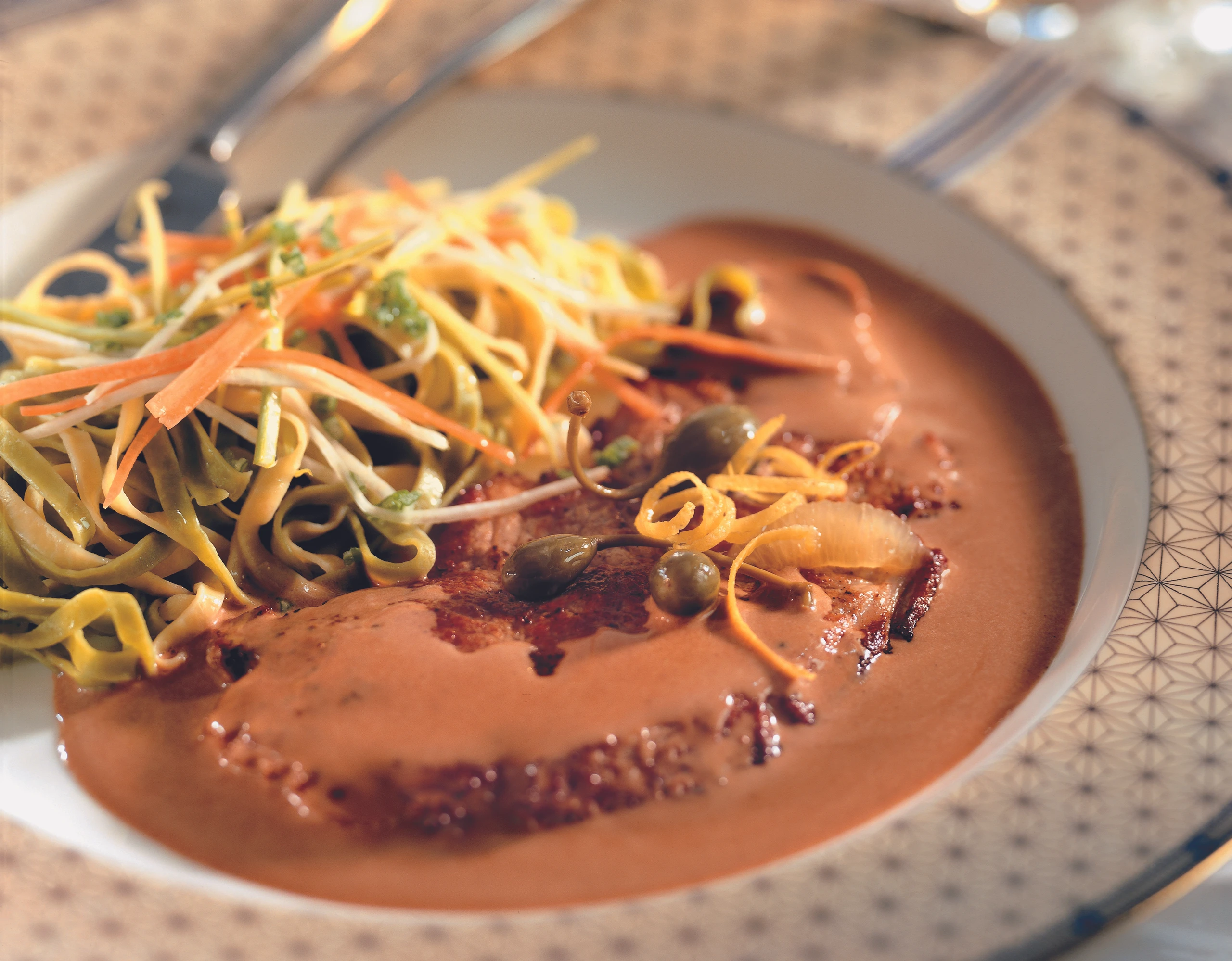 Kaiserschnitzel vom Kalb mit Gemüsenudeln