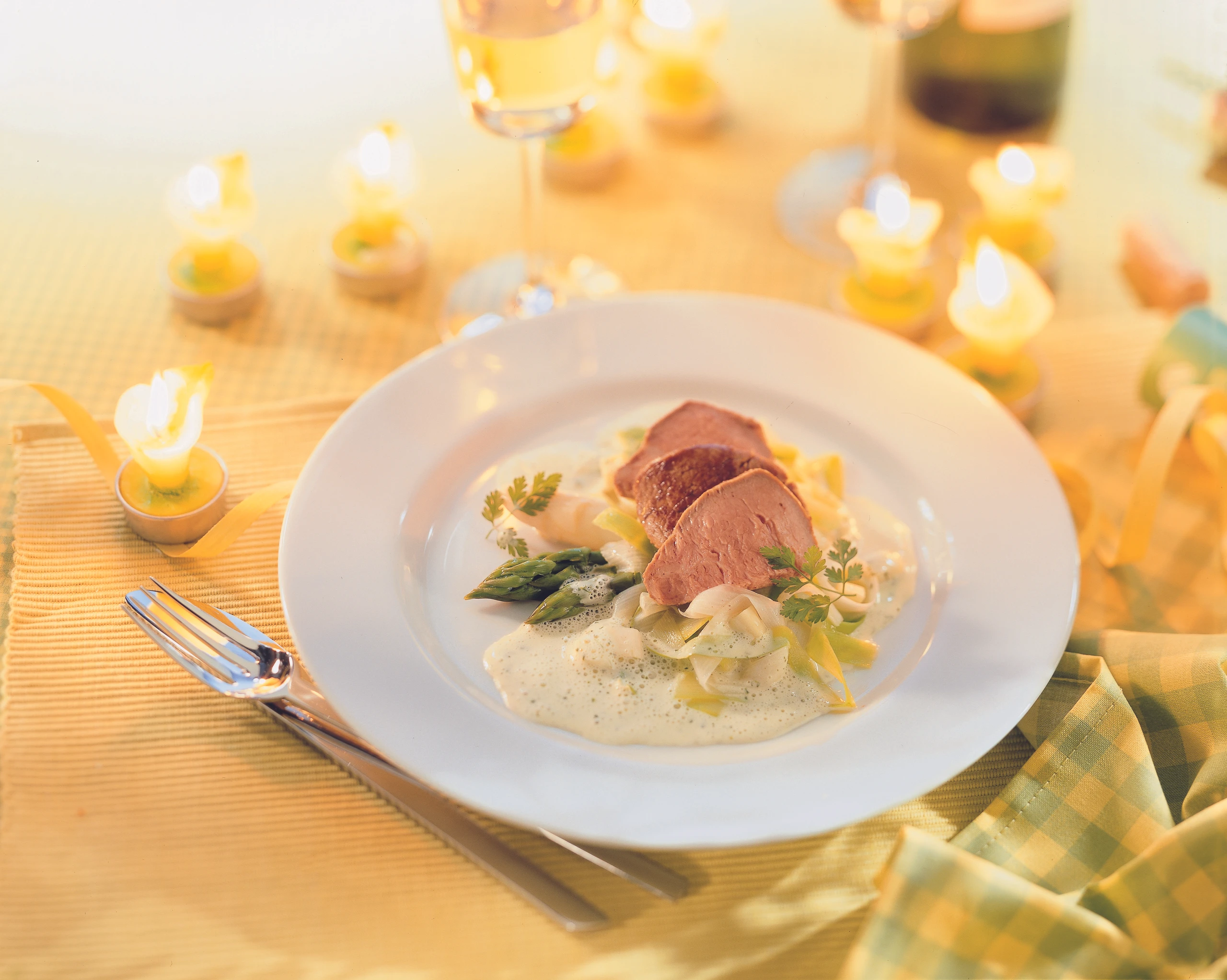 Kalbsfilet mit Spargelnudeln und Kerbelsauce