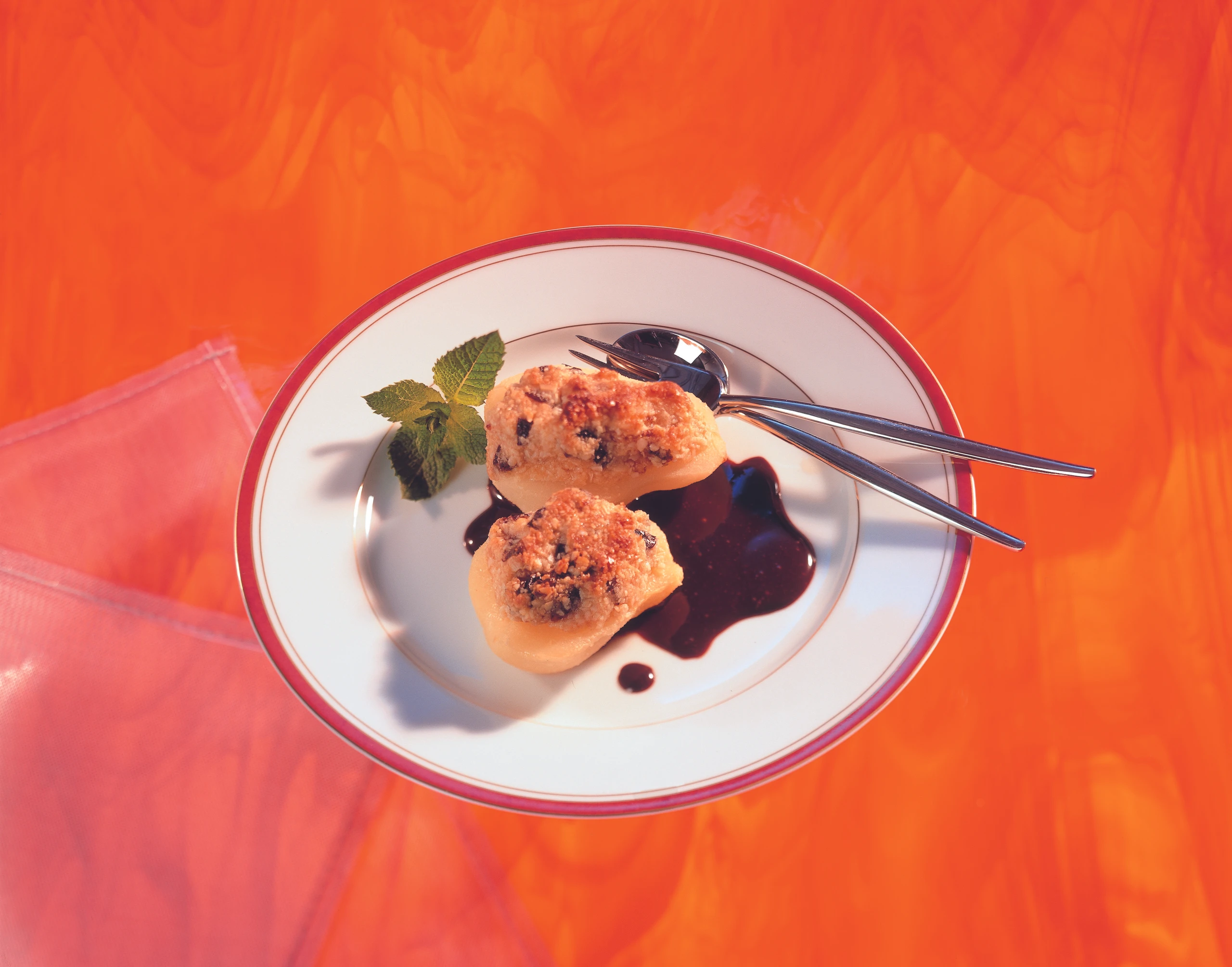 Gefüllte Birnenhälften