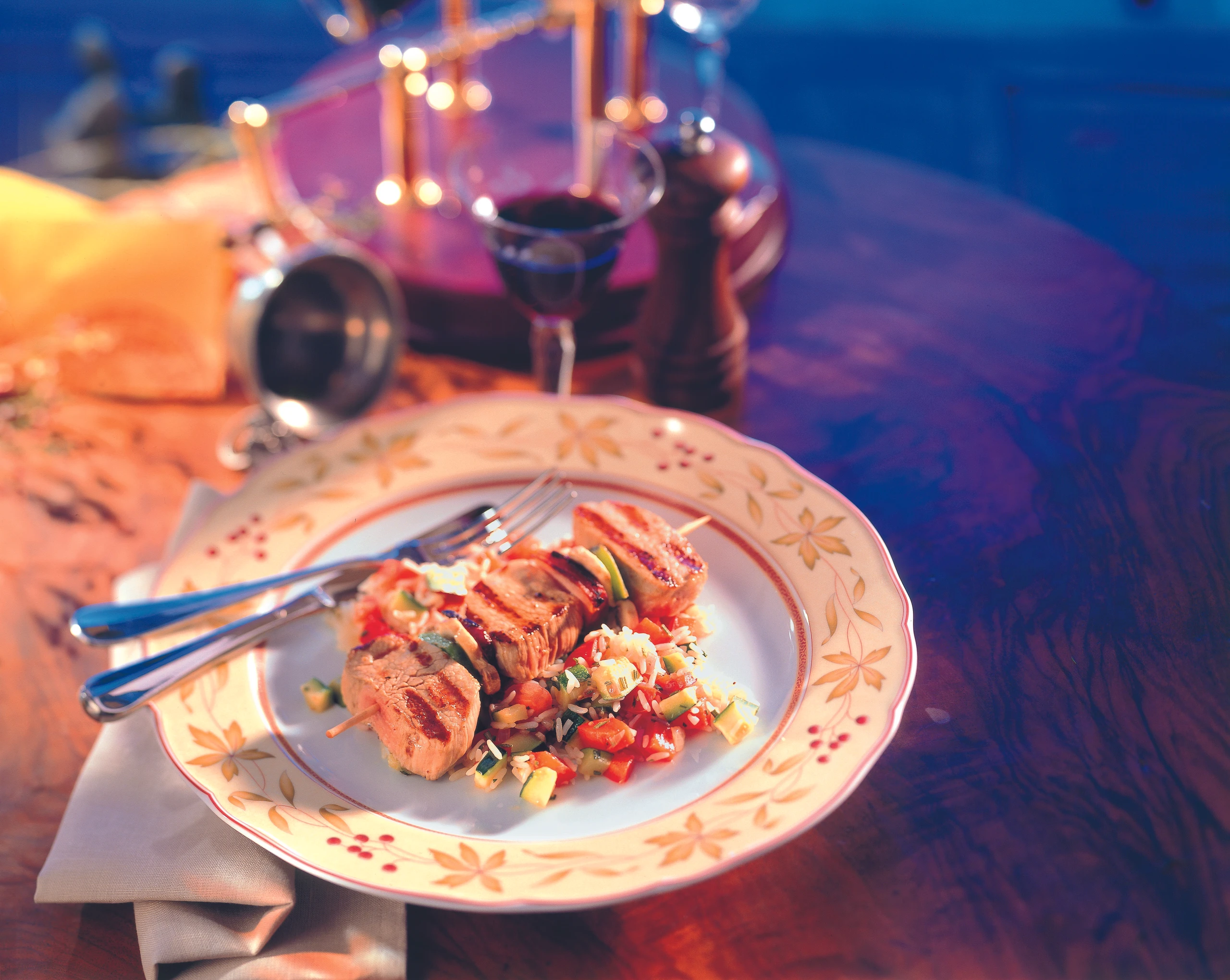 Kalbsfilet am Spieß mit provençalischem Reis