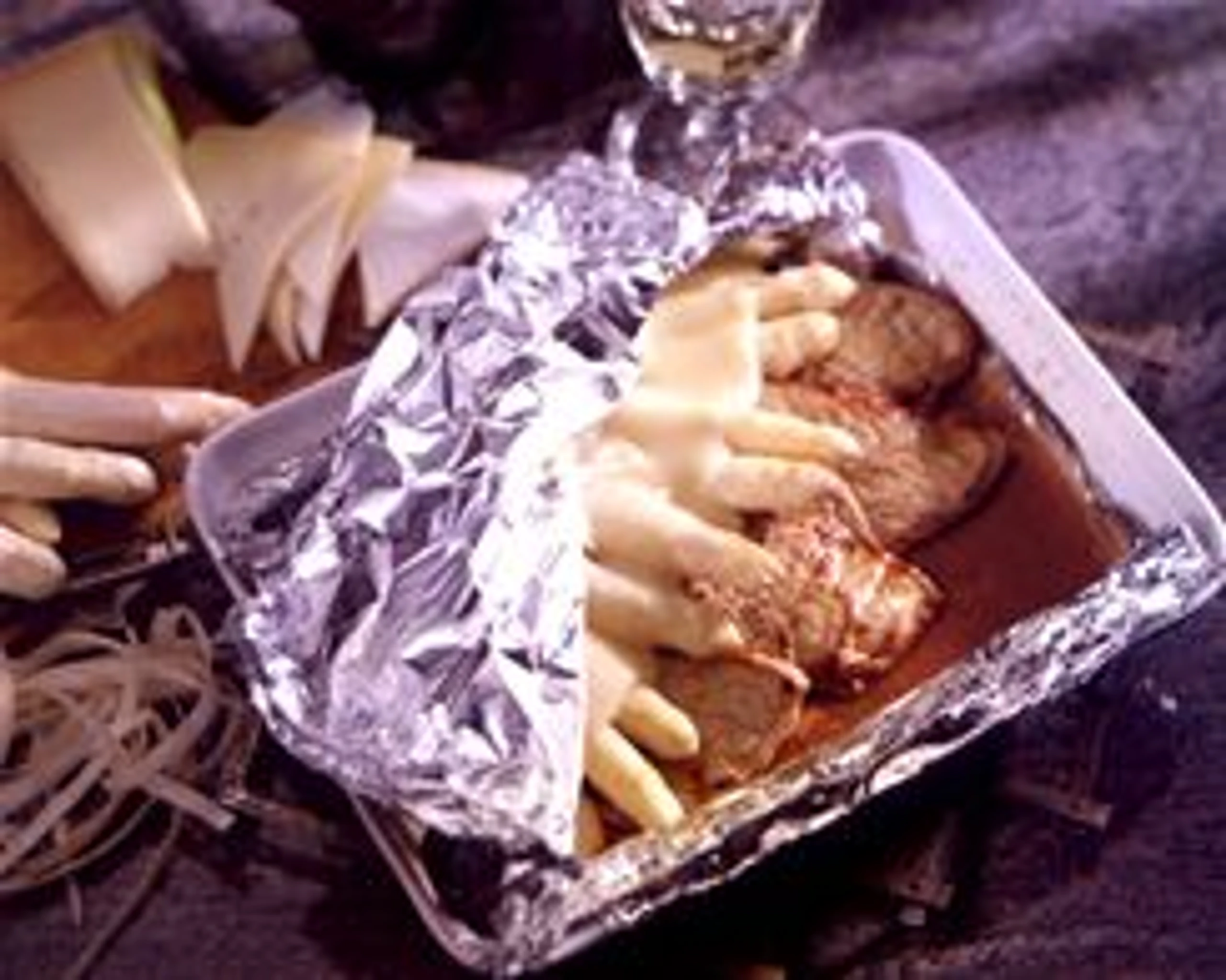 Kalbsschnitzel mit Spargel in der Folie mit gedünstetem Reis