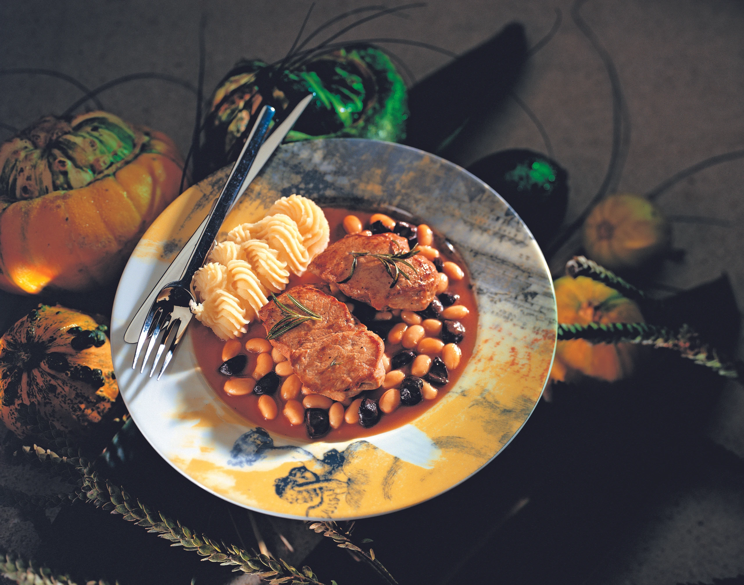 Kalbsfilet mit Bohnen-Olivensauce und Topinambur-Püree