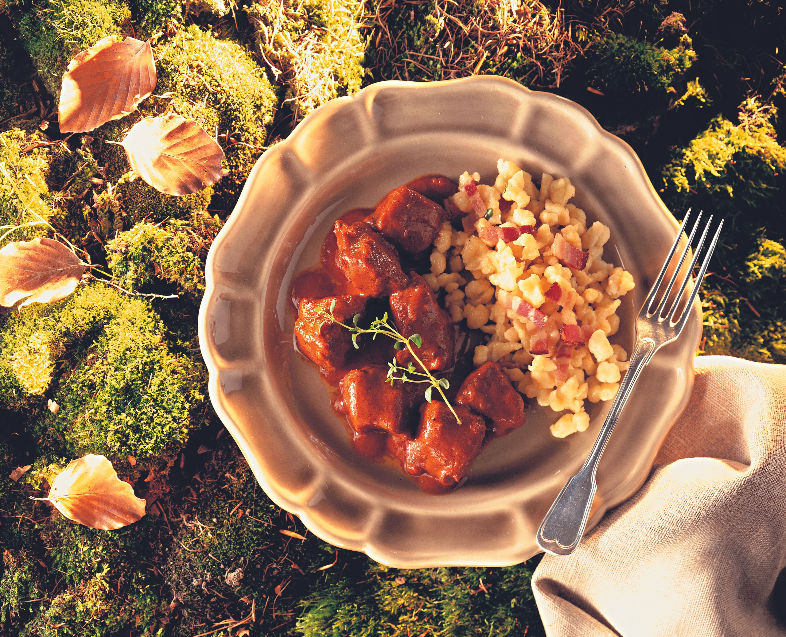 Wildschweingulasch mit Rahmspätzle