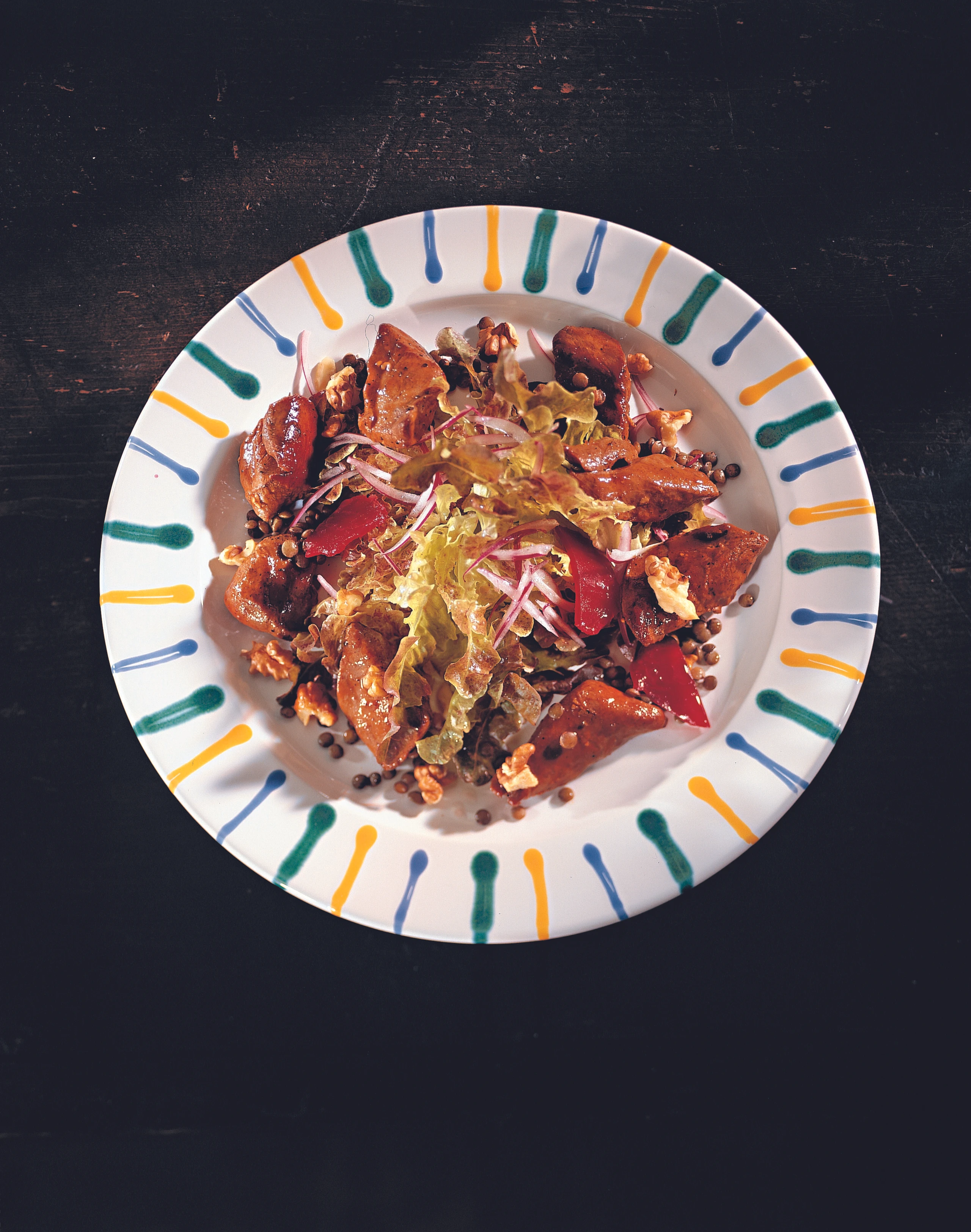 Gebratenes Wildhasenfilet auf Salat