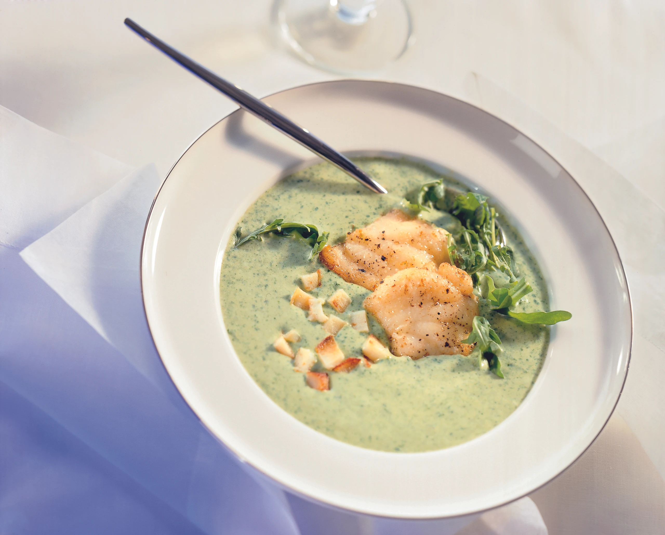 Rucolasuppe mit Seeteufel