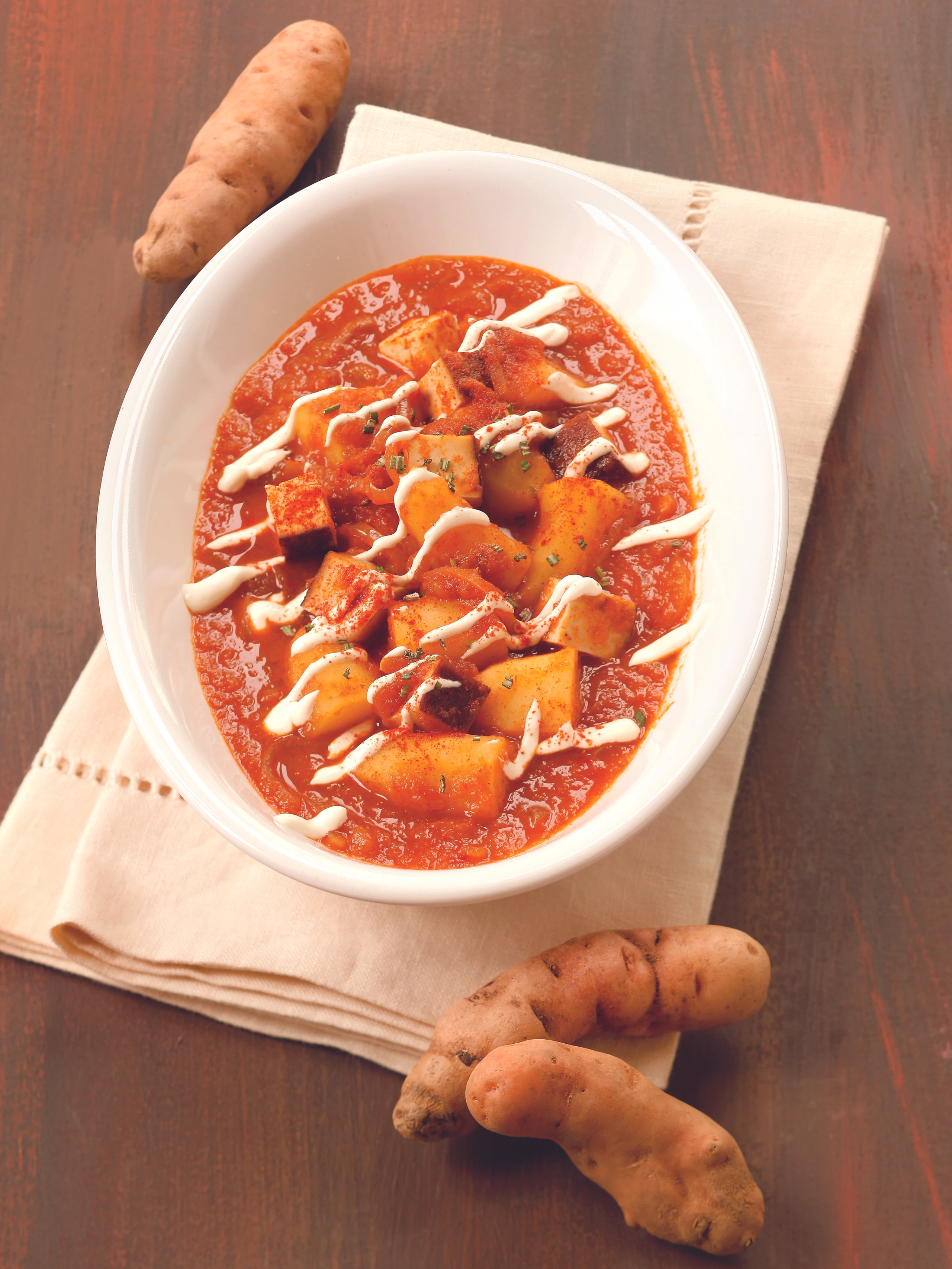 Erdäpfelgulasch mit Räuchertofu