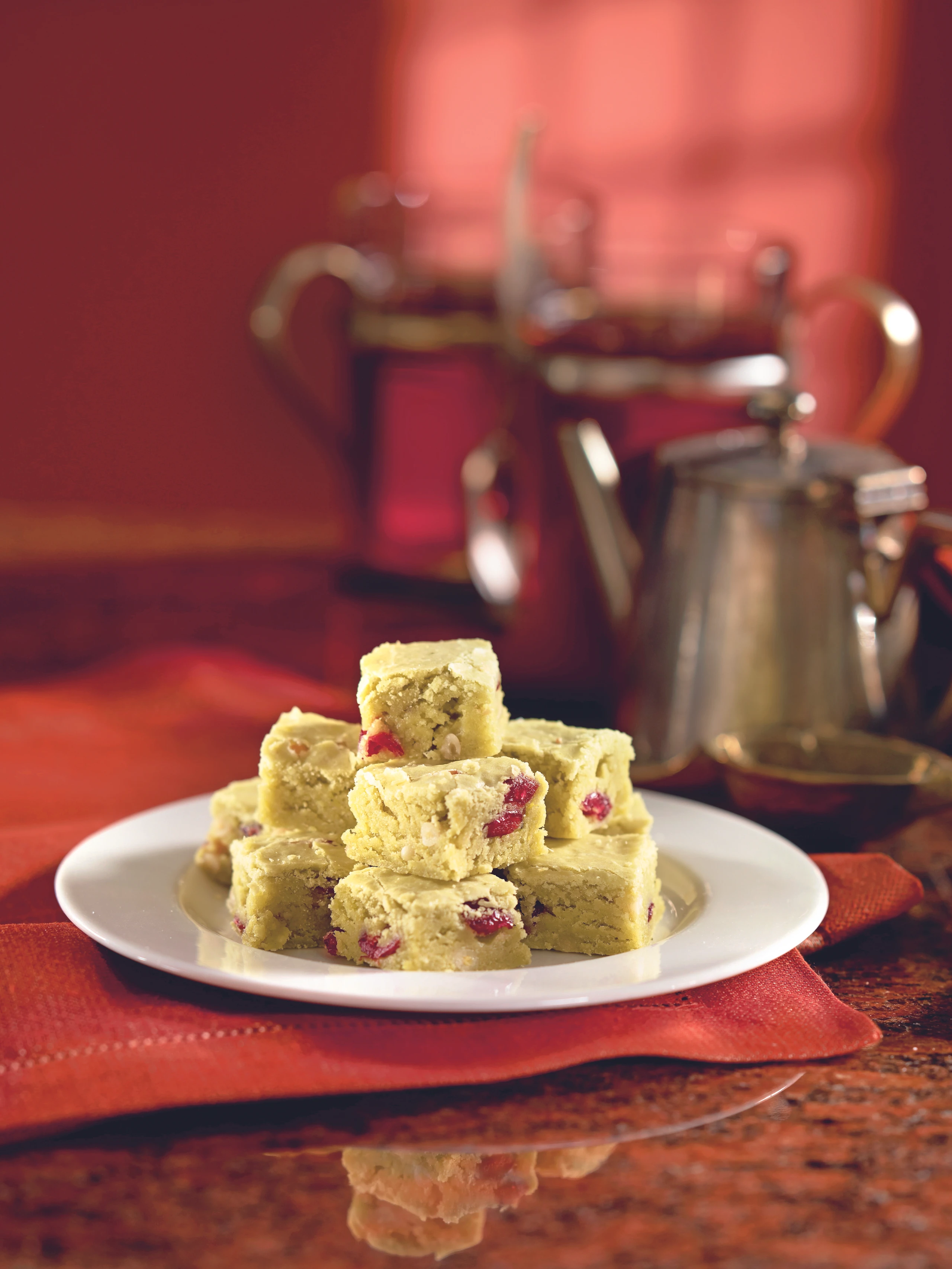 Zitronen-Matcha-Würfel mit Pignoli und Cranberries