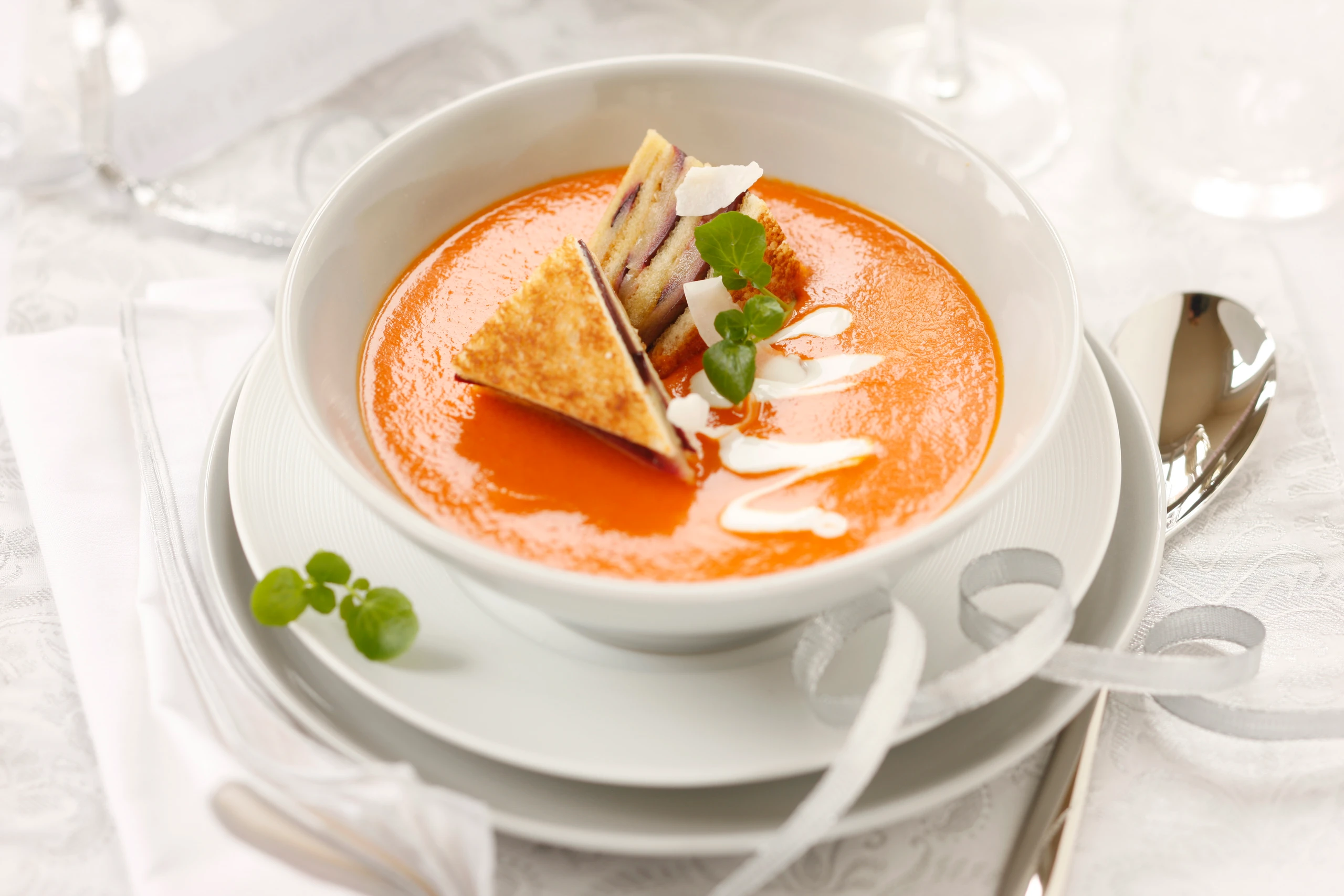 Rote Paprika-Kokossuppe