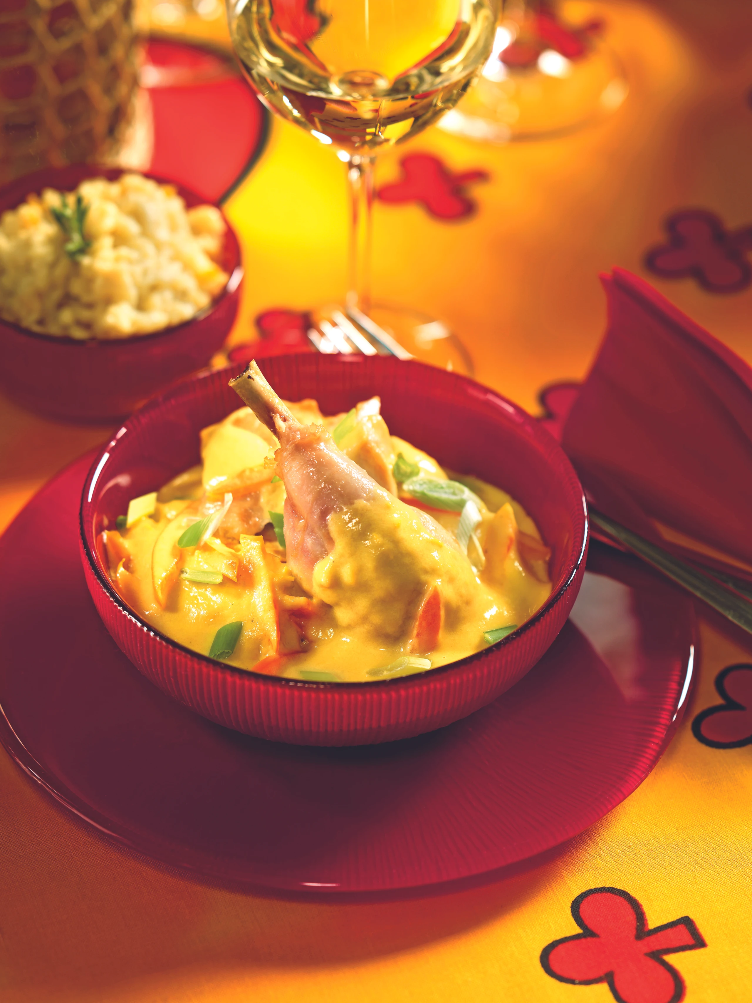 Gelbes Paprikahenderl mit Tarhonya