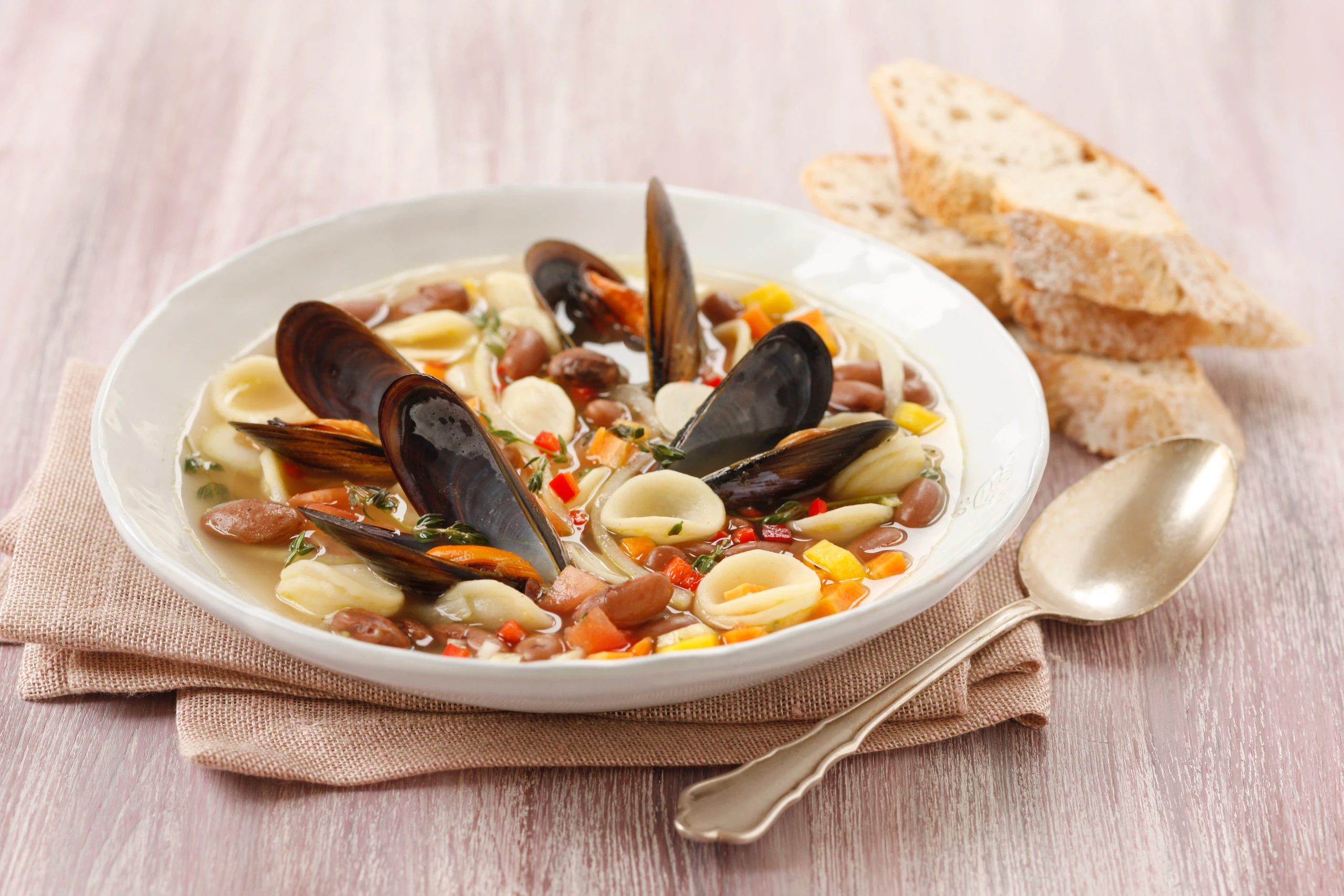 Bohnen, Pasta und Muscheln