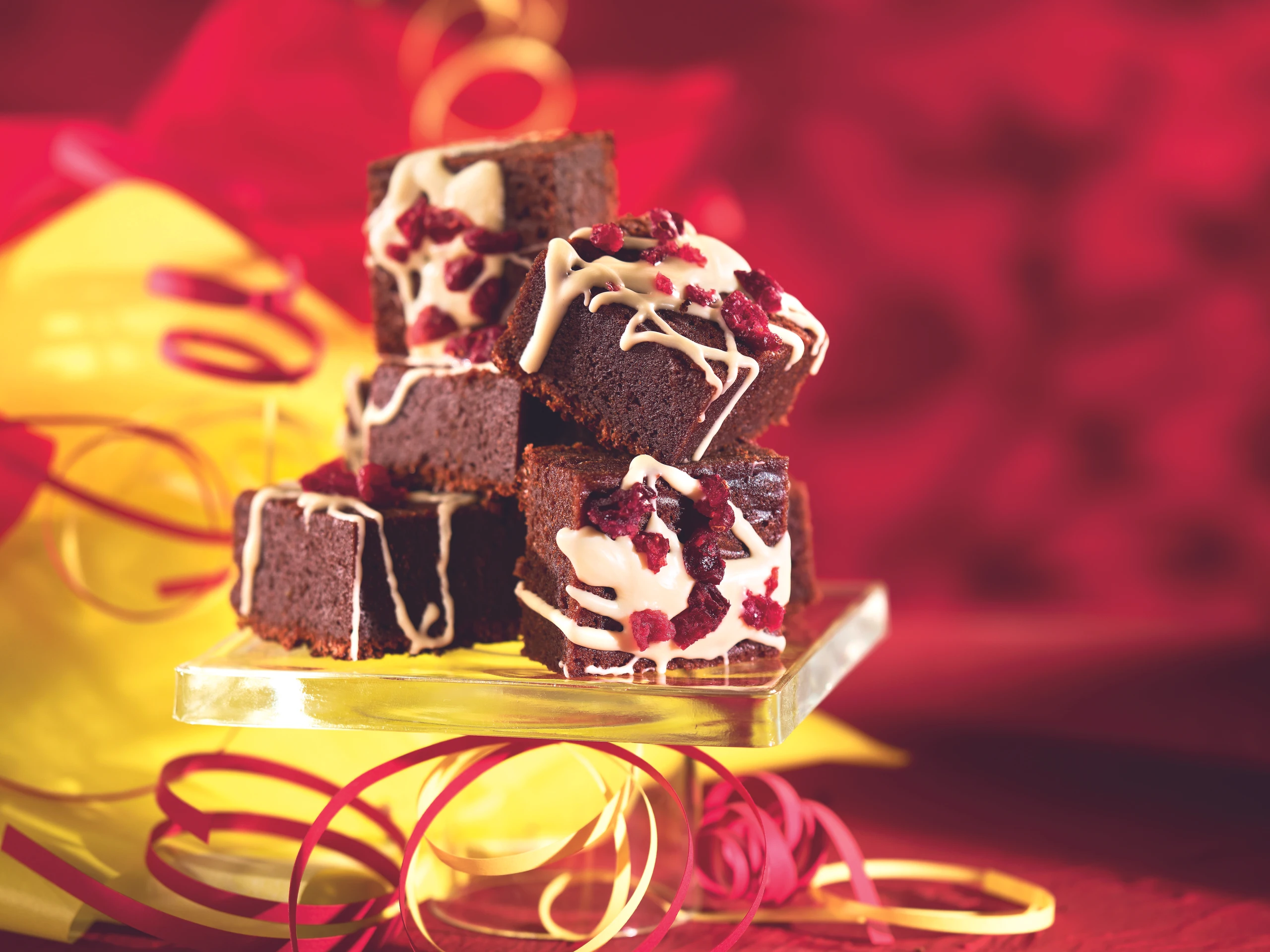 Brownies mit weißer Schokolade und Sauerkirschen