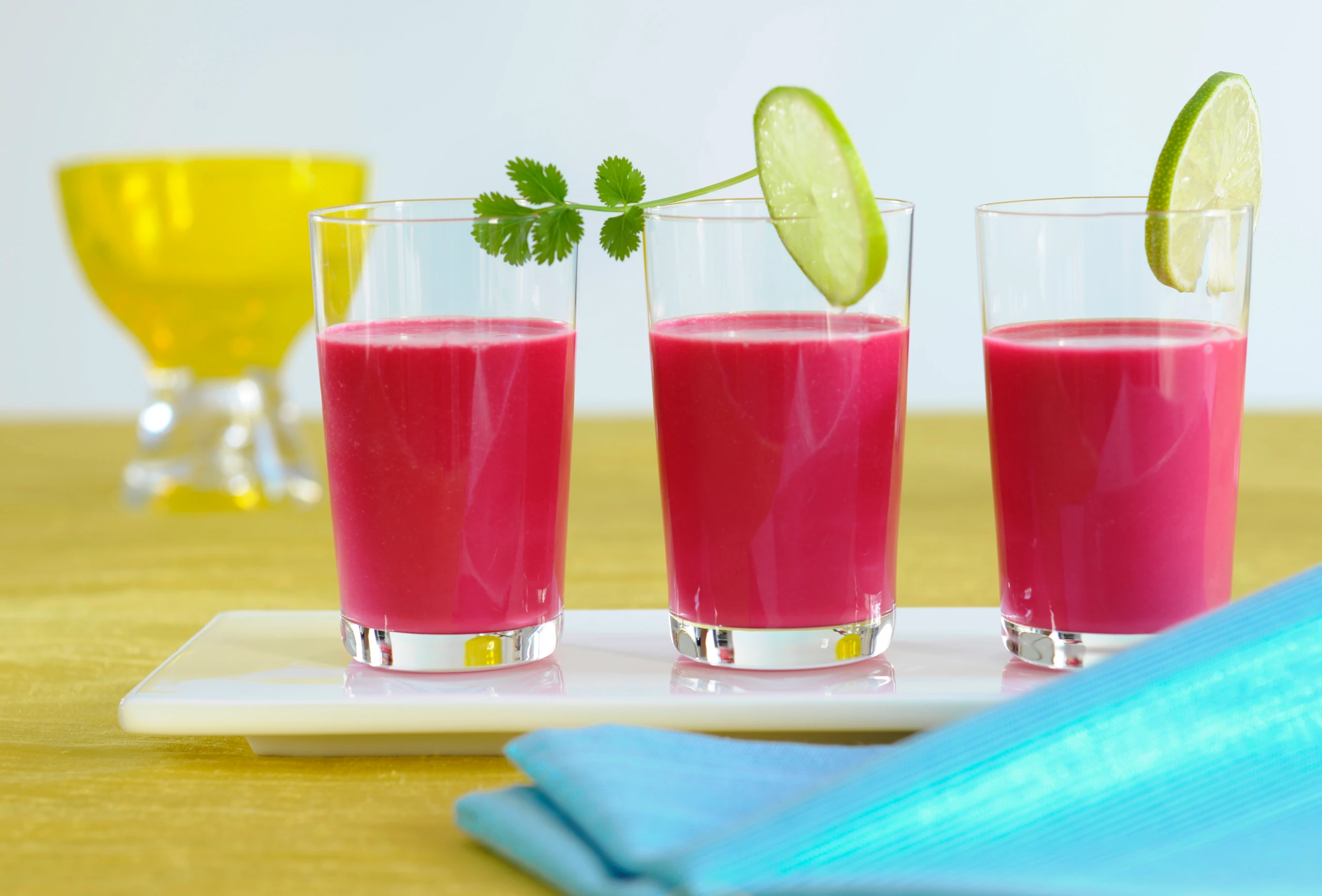 Rote-Rüben-Sellerie-Suppe mit Limetten