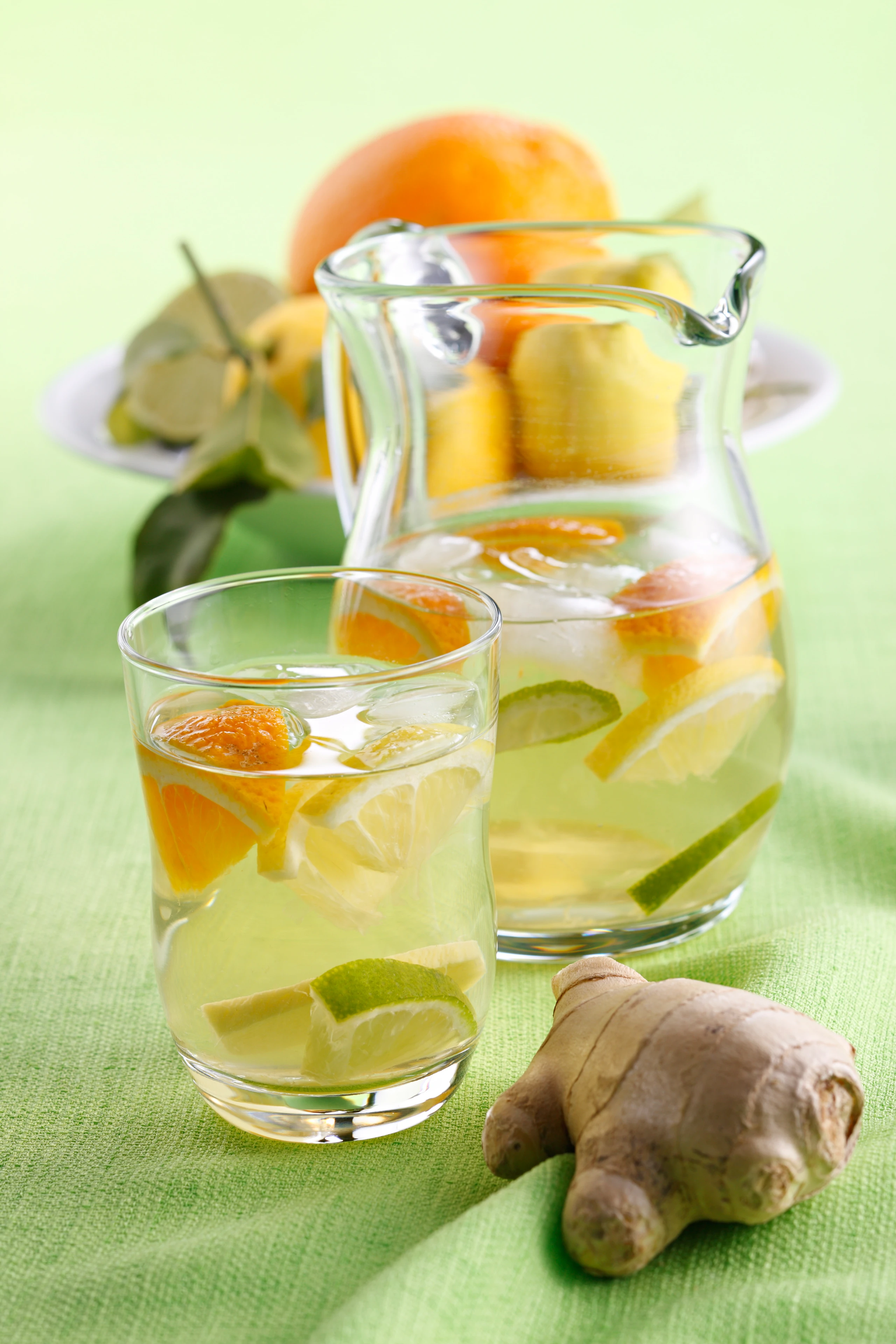 Eis-Grüntee mit Zitrusfrüchten