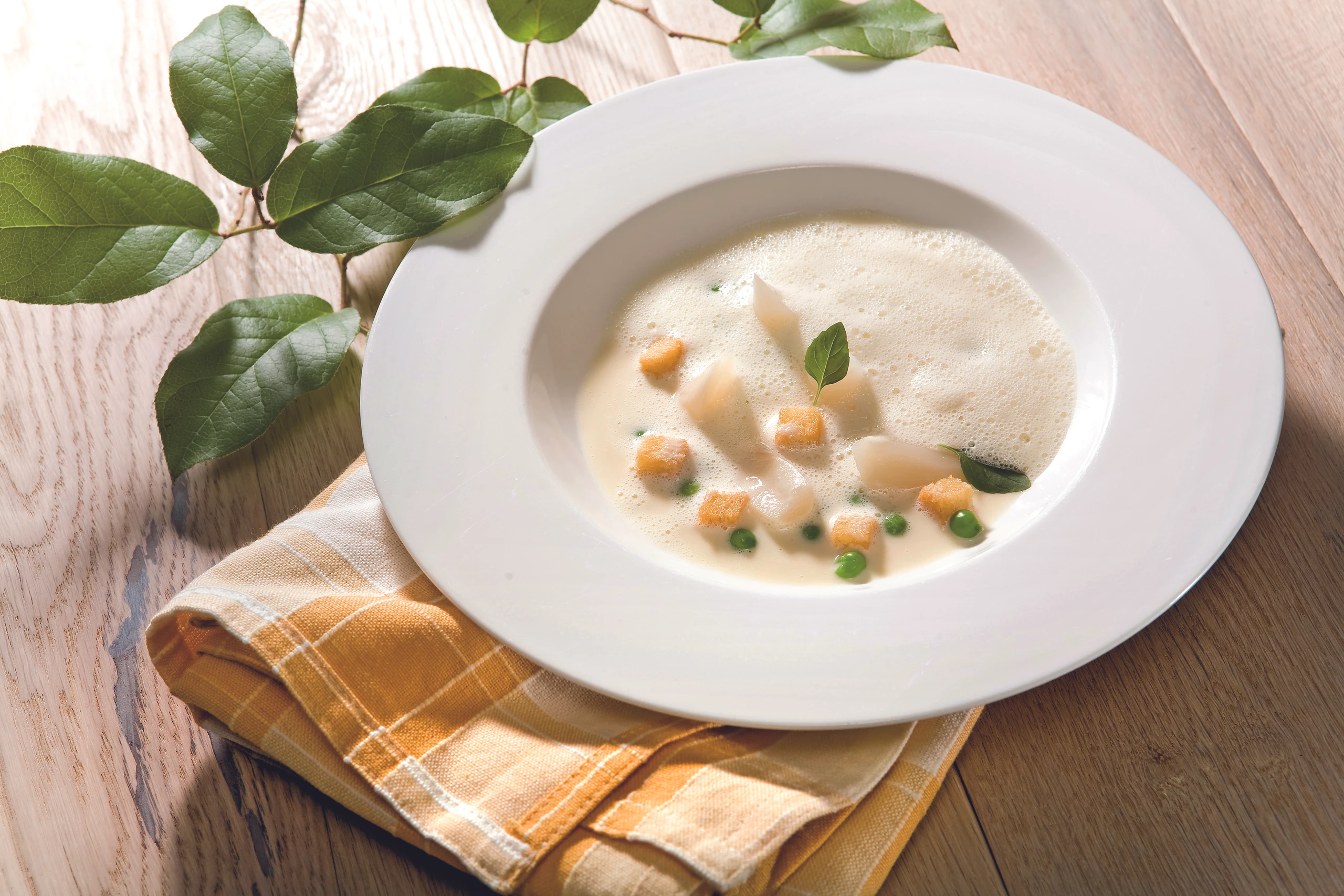 Spargel-Buttermilch-Suppe