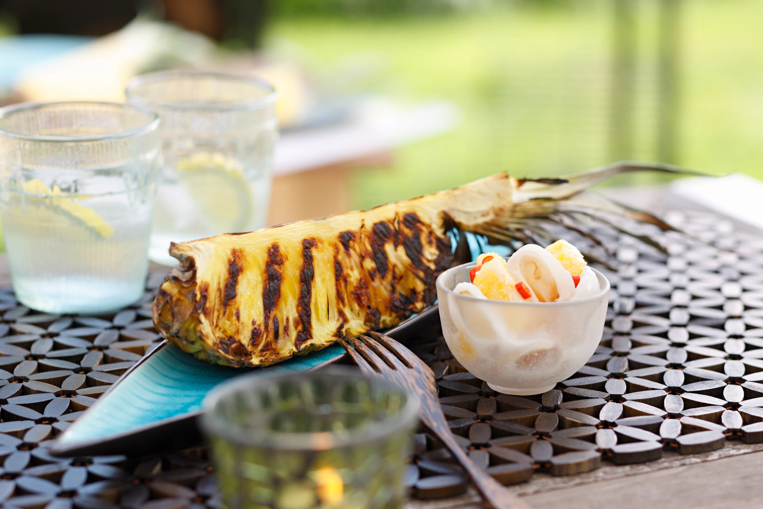Gegrillte Ananas mit Chili-Frucht-Salat