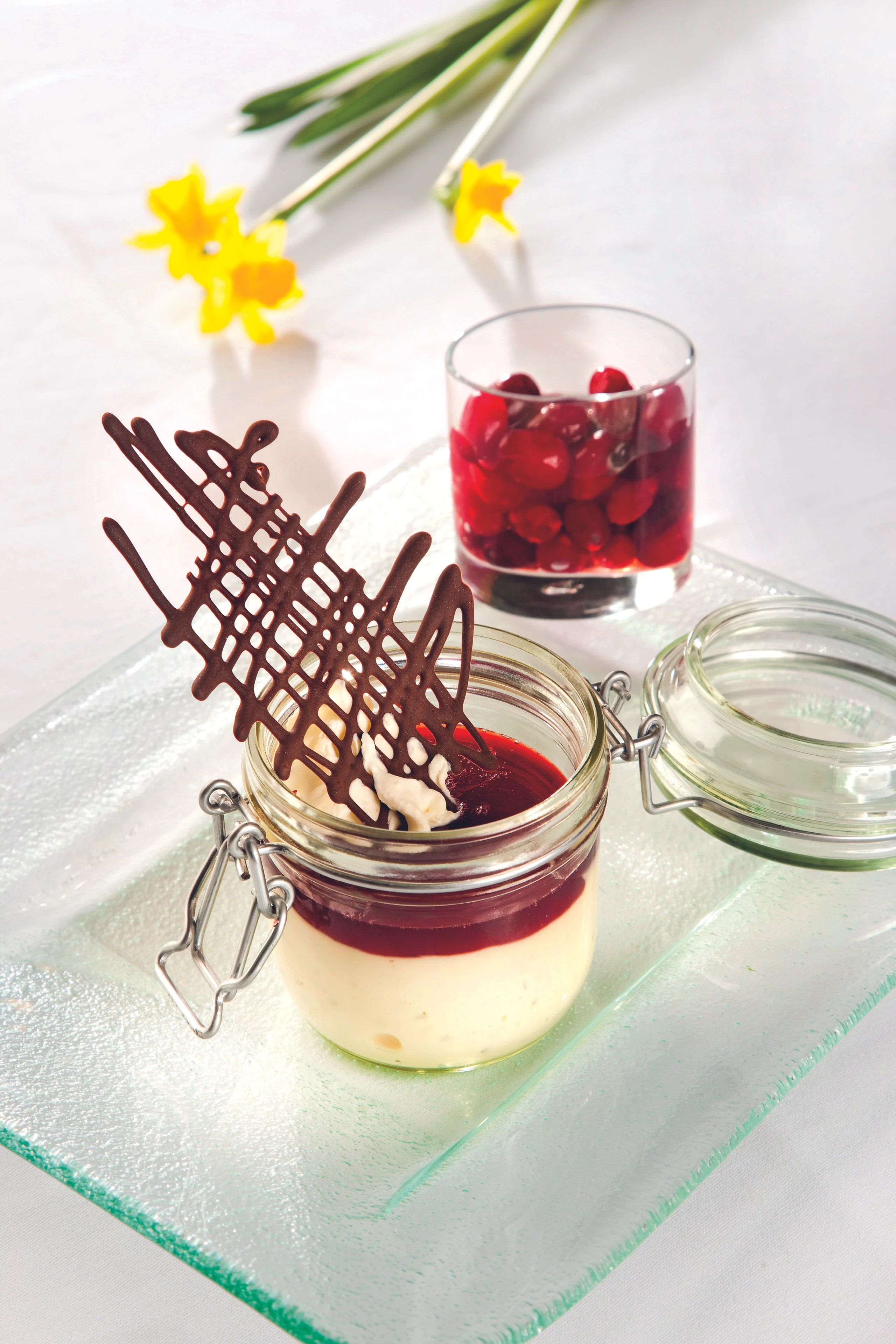 Waldmeister-Mousse mit Dirndlgelee