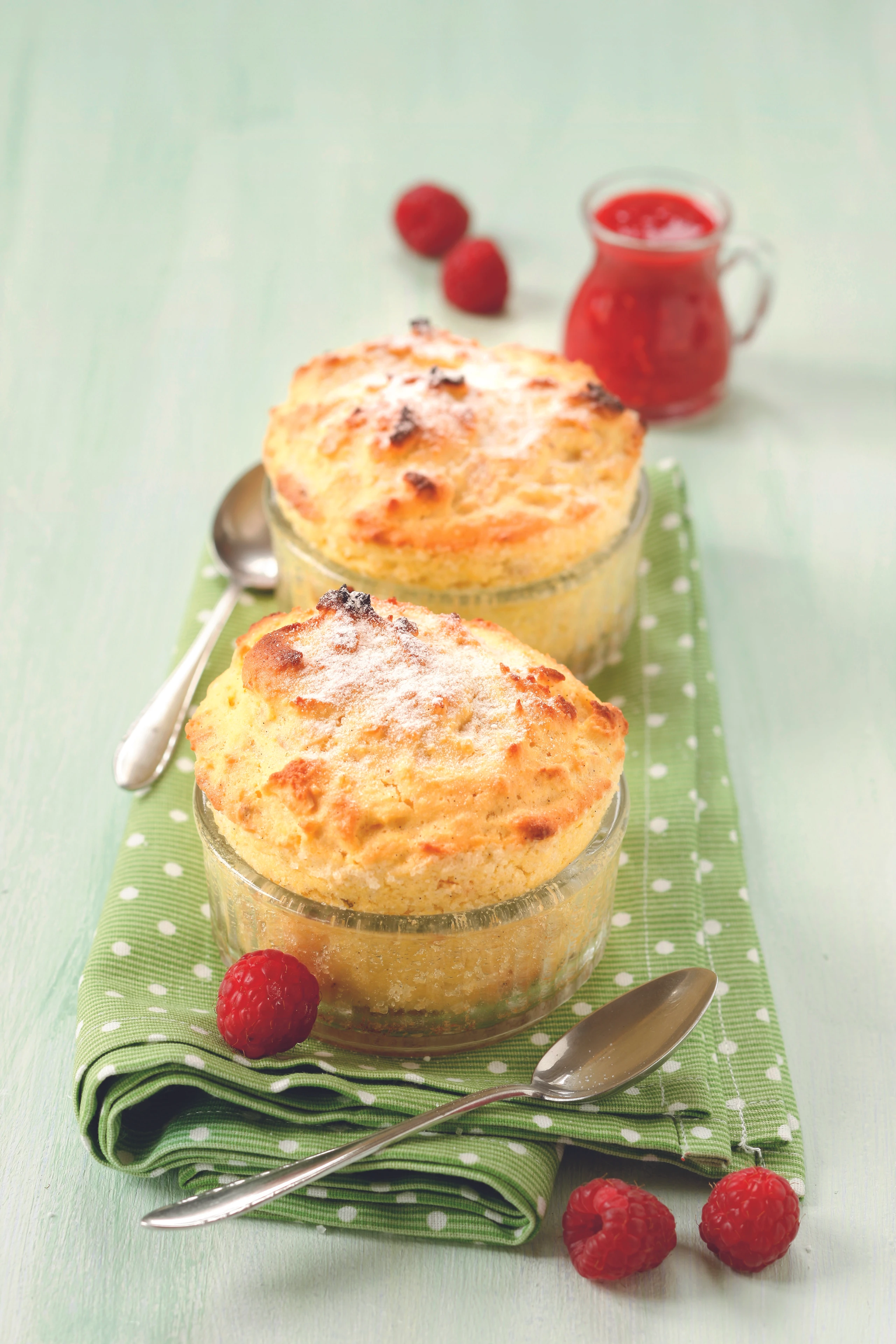 Süßer Erdäpfelauflauf mit Himbeersauce