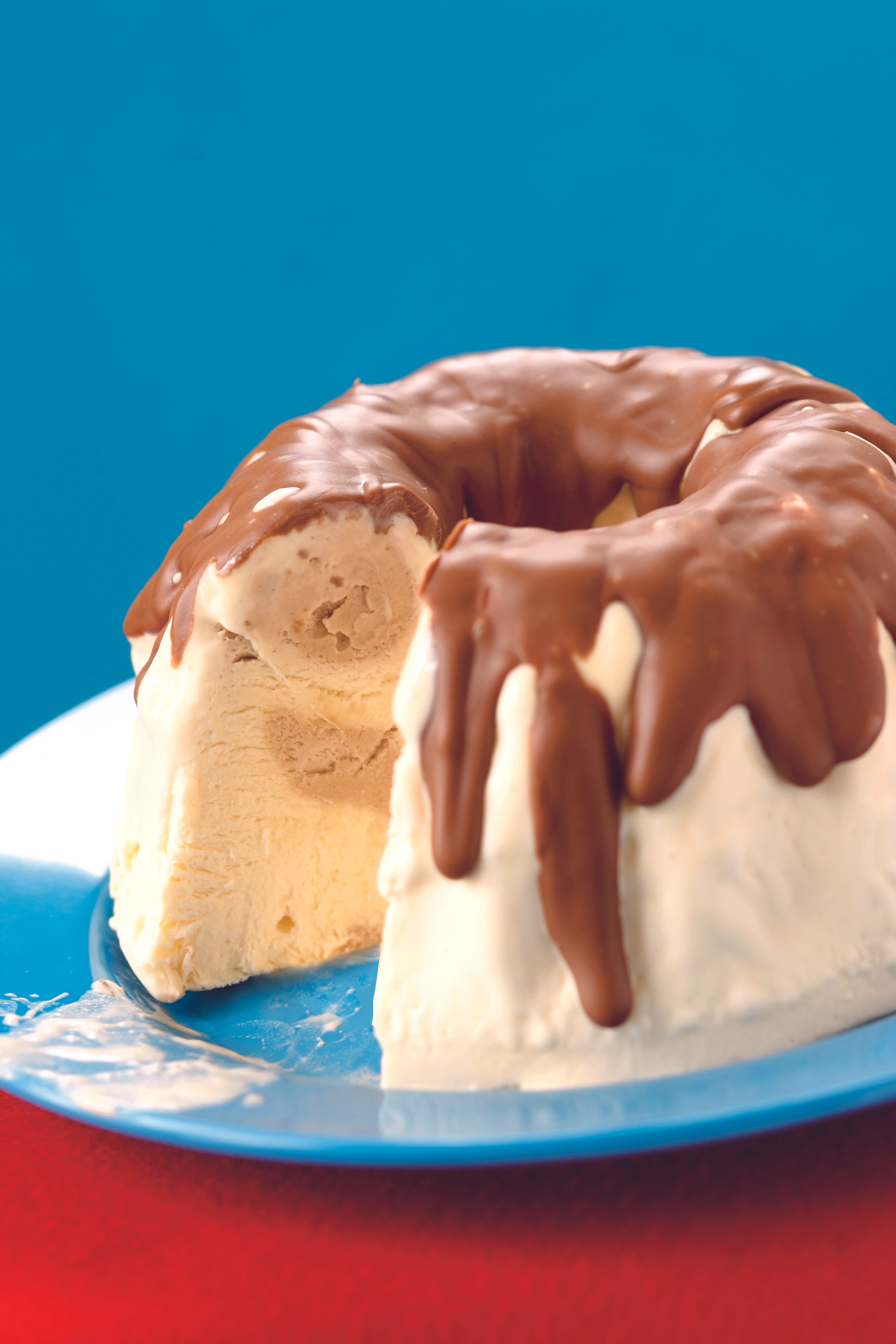 Nougat Eis Gugelhupf