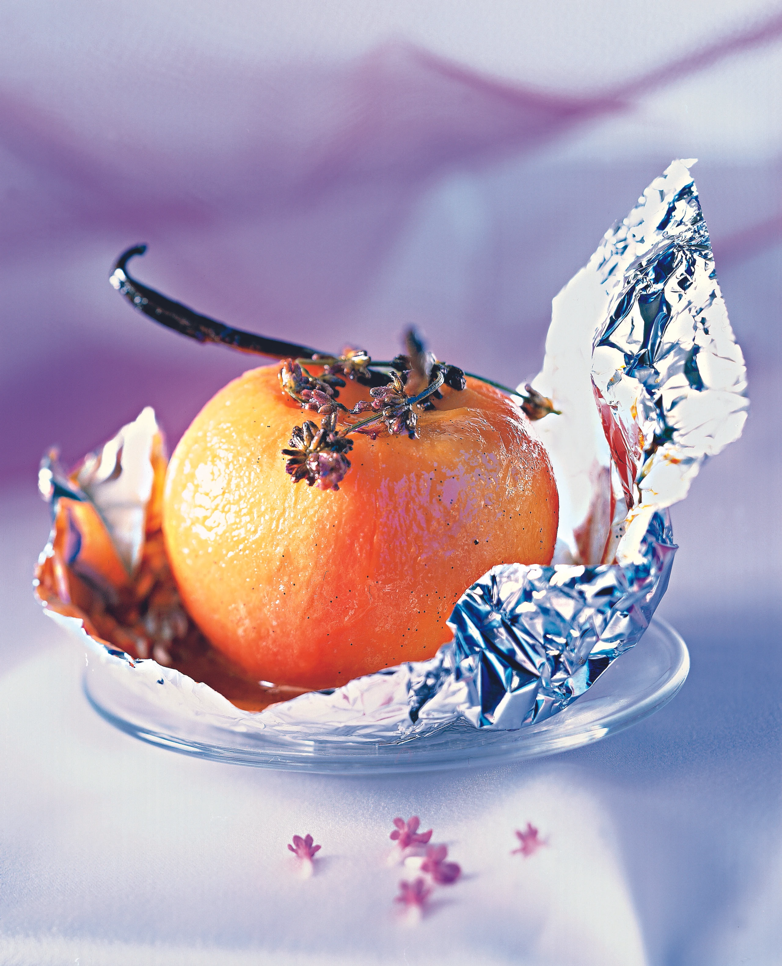 Folien-Pfirsich mit Lavendel