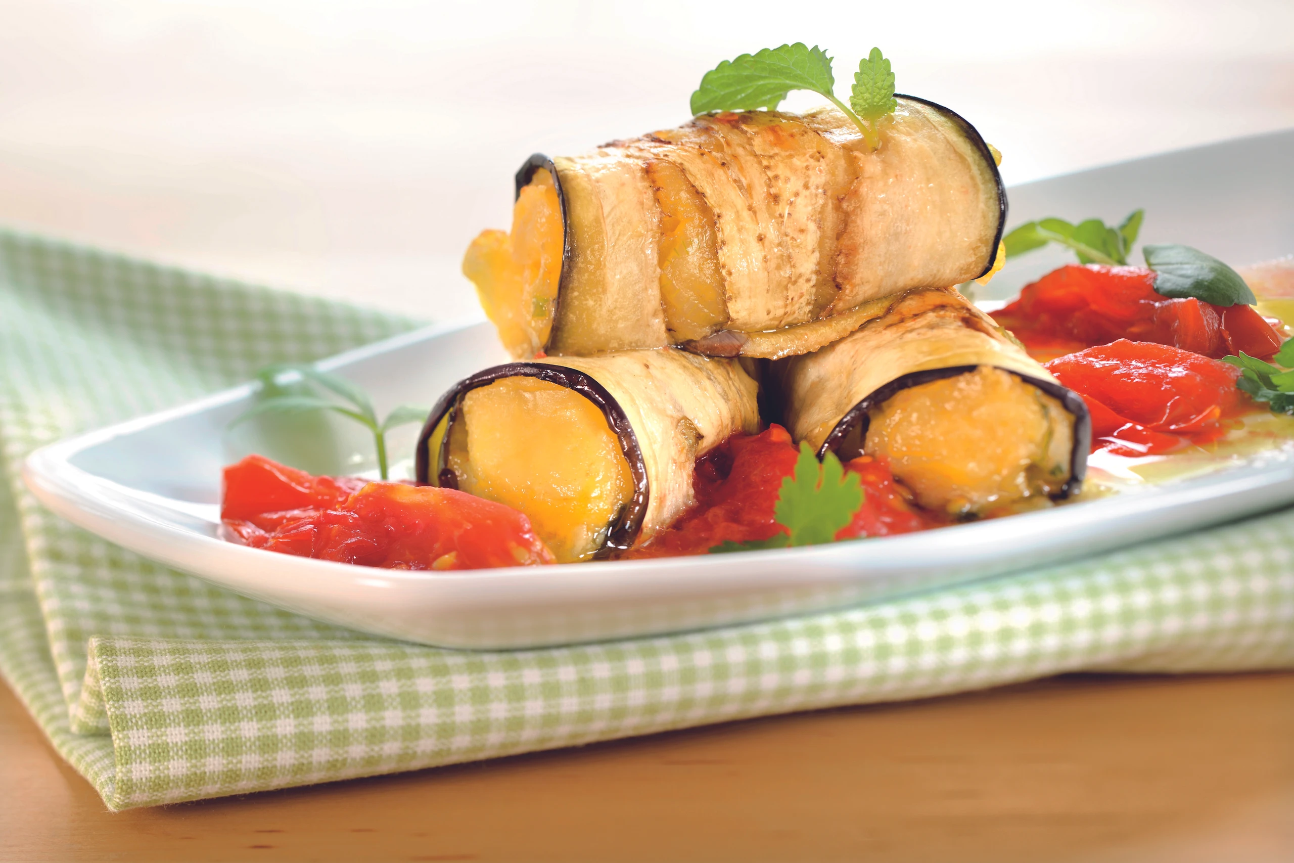 Melanzani Röllchen mit Kräutern