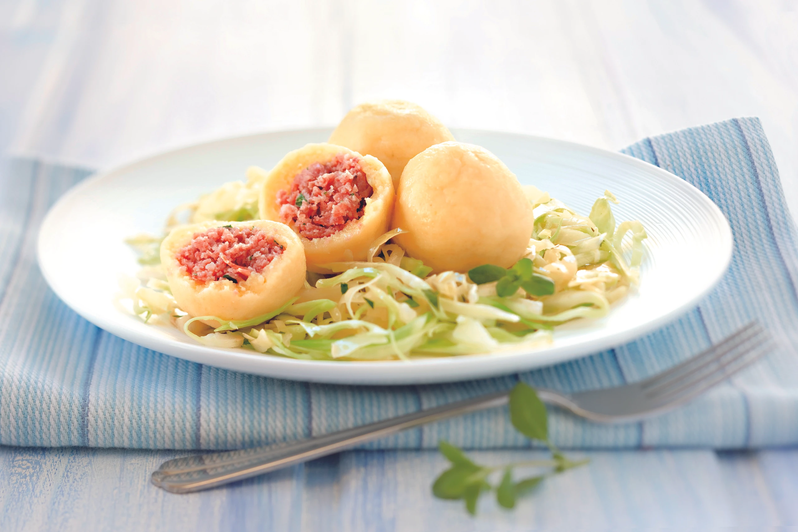 Fleischknödel mit Krautsalat