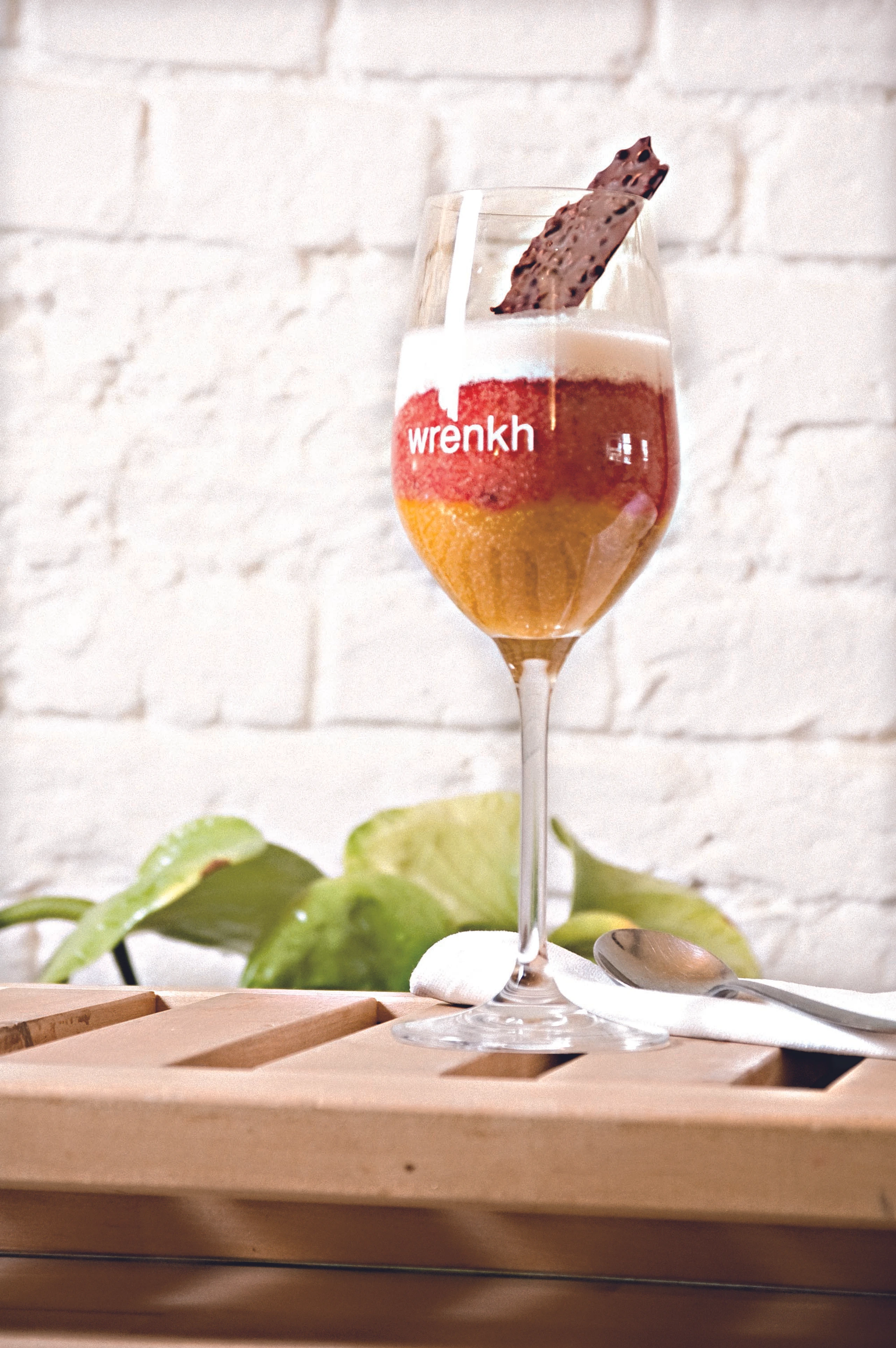 Amaranth-Erdbeer-Cocktail mit Schoko-Chips