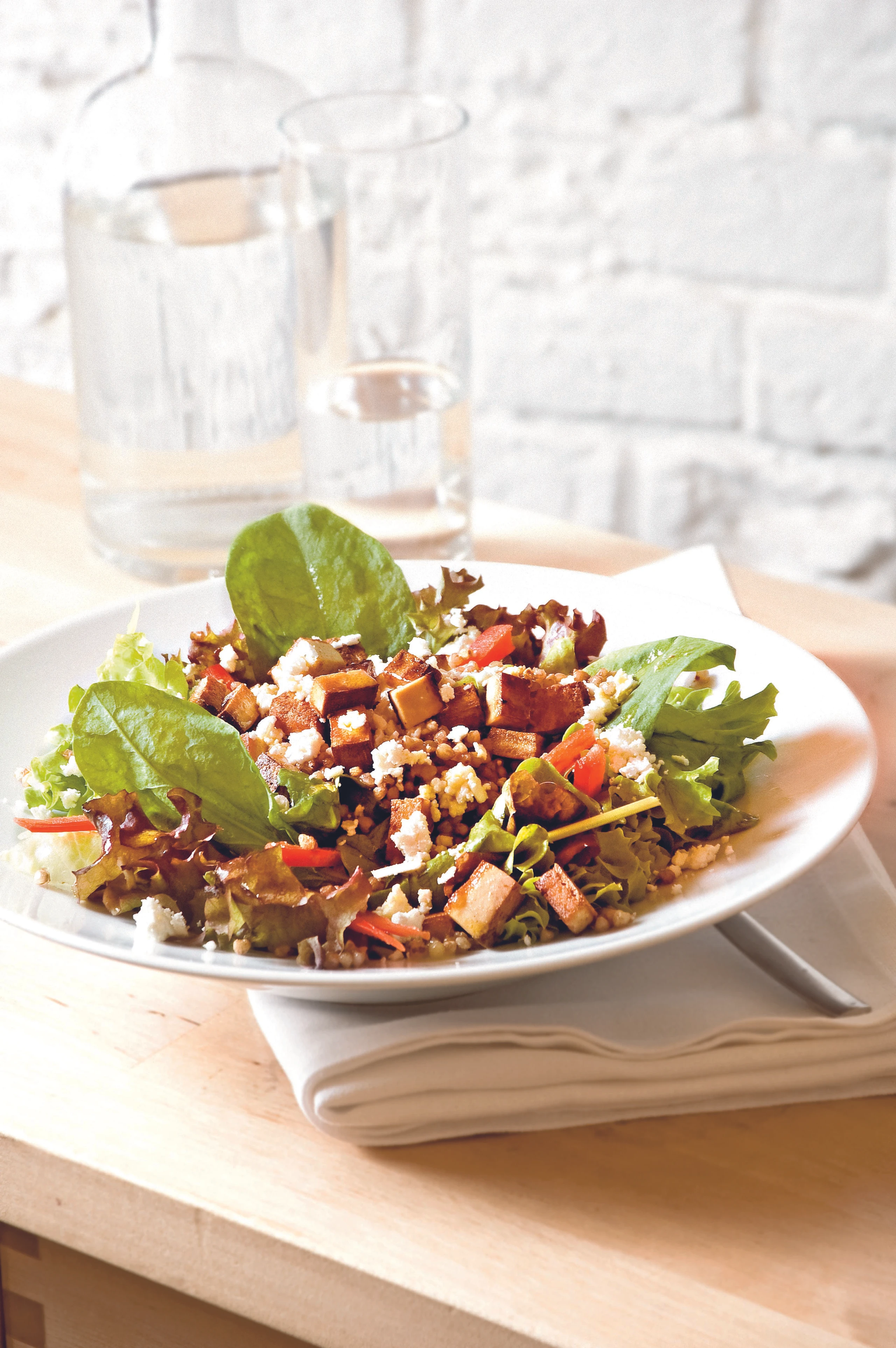 Glückssalat mit Buchweizen und Tofu