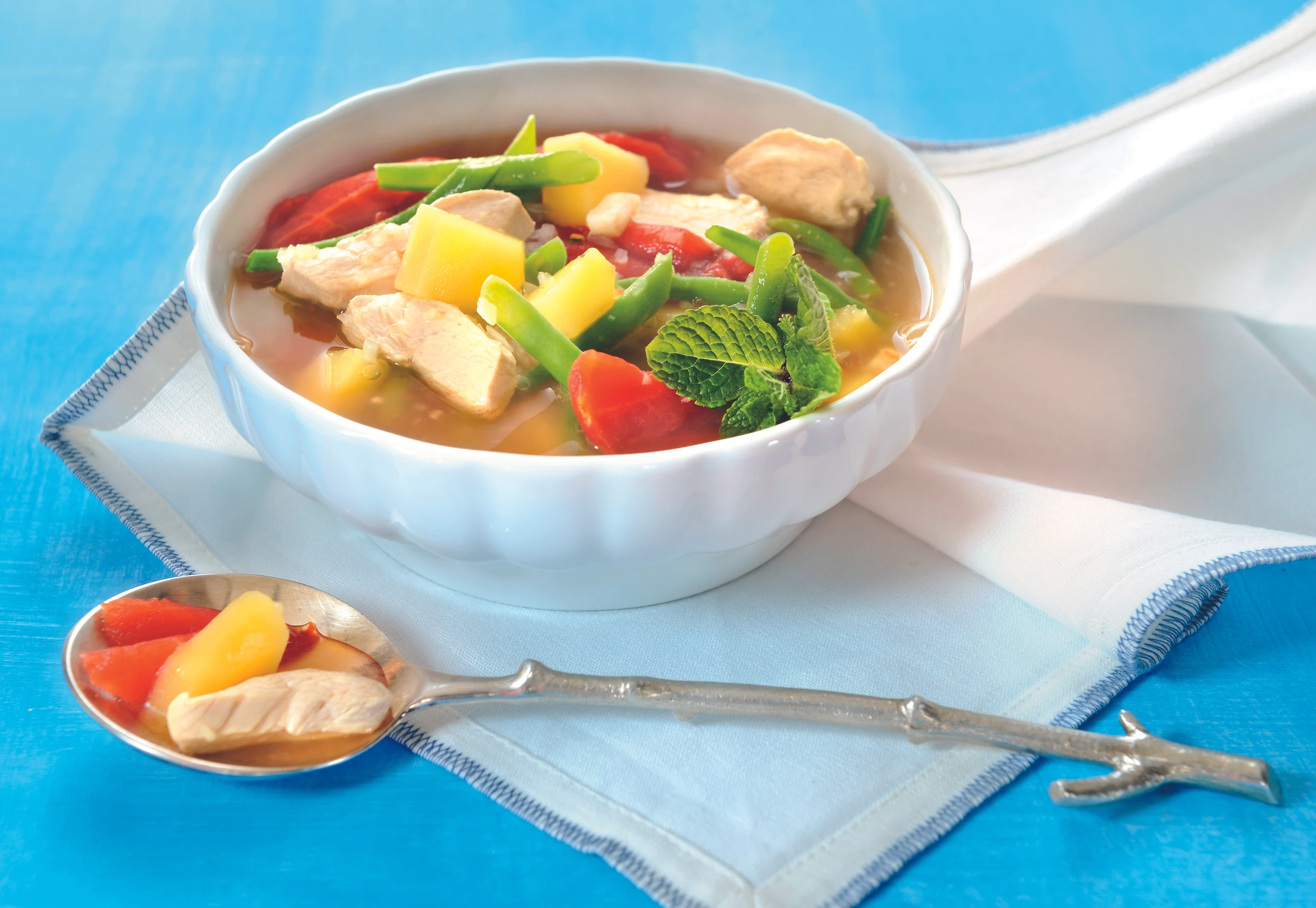 Provençalischer Suppentopf mit Huhn