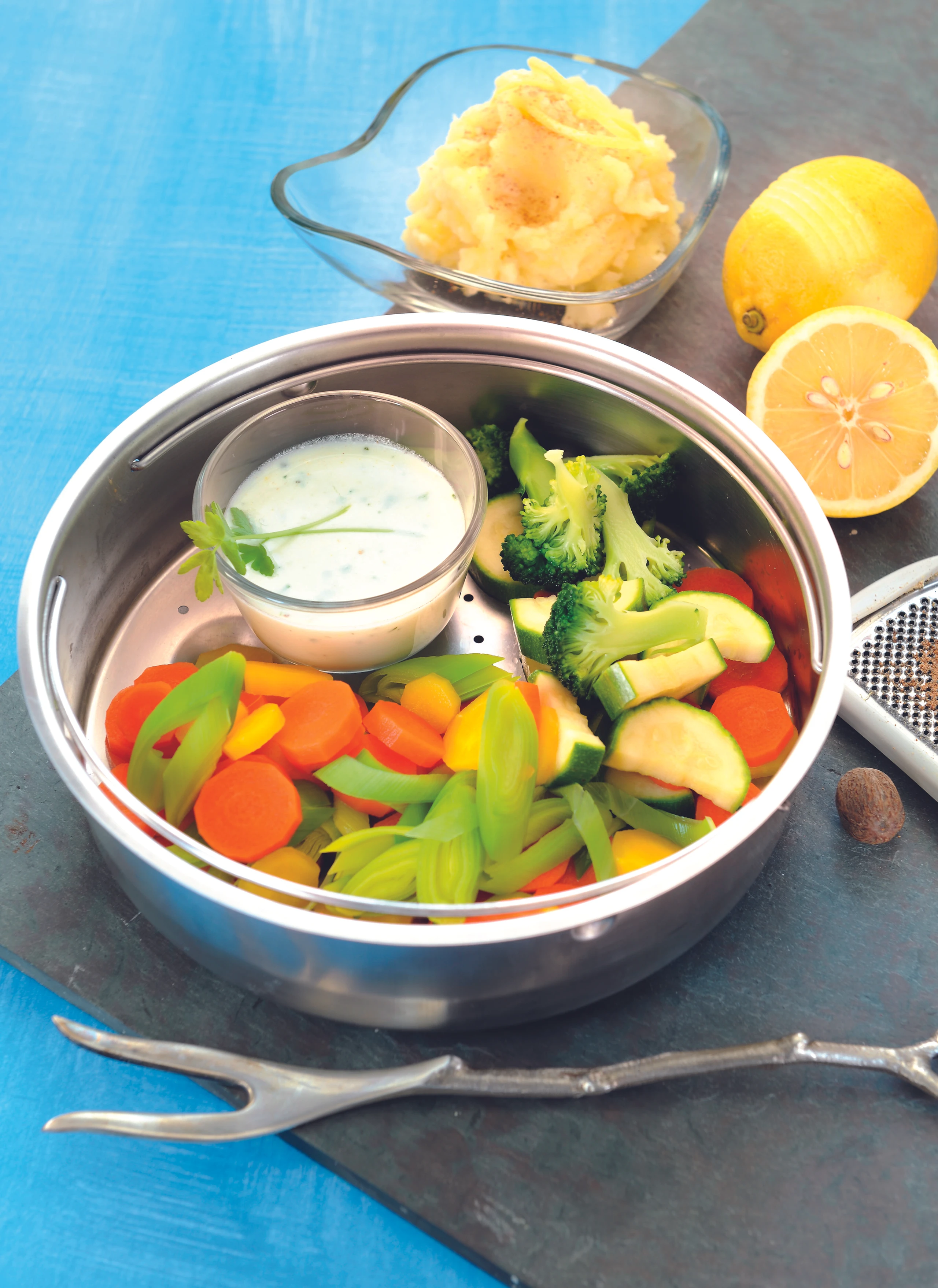 Gedämpftes Gemüse mit Rahm-Sauce und Topinampur-Püree