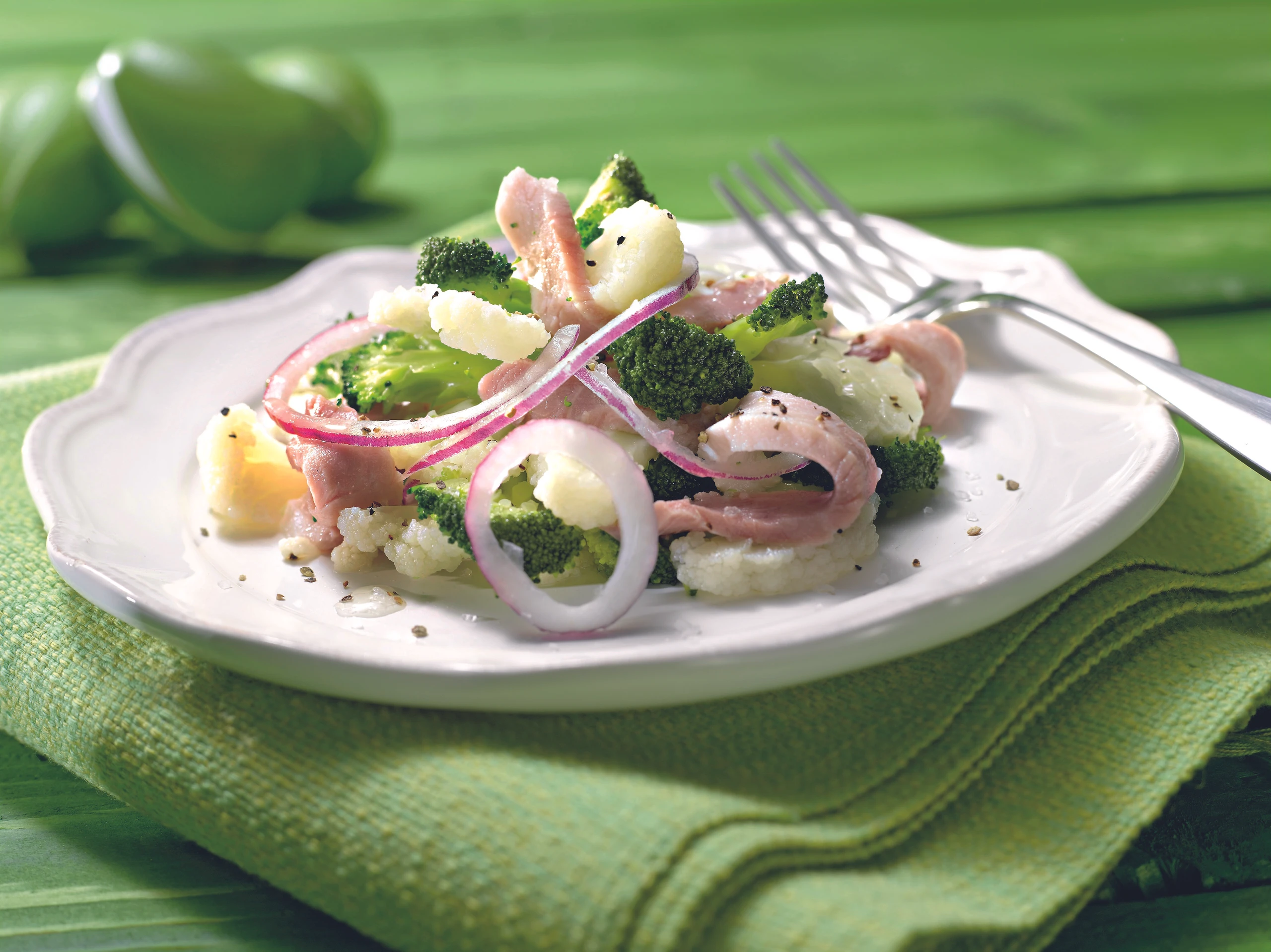 Salat von Schinken, Karfiol und Brokkoli