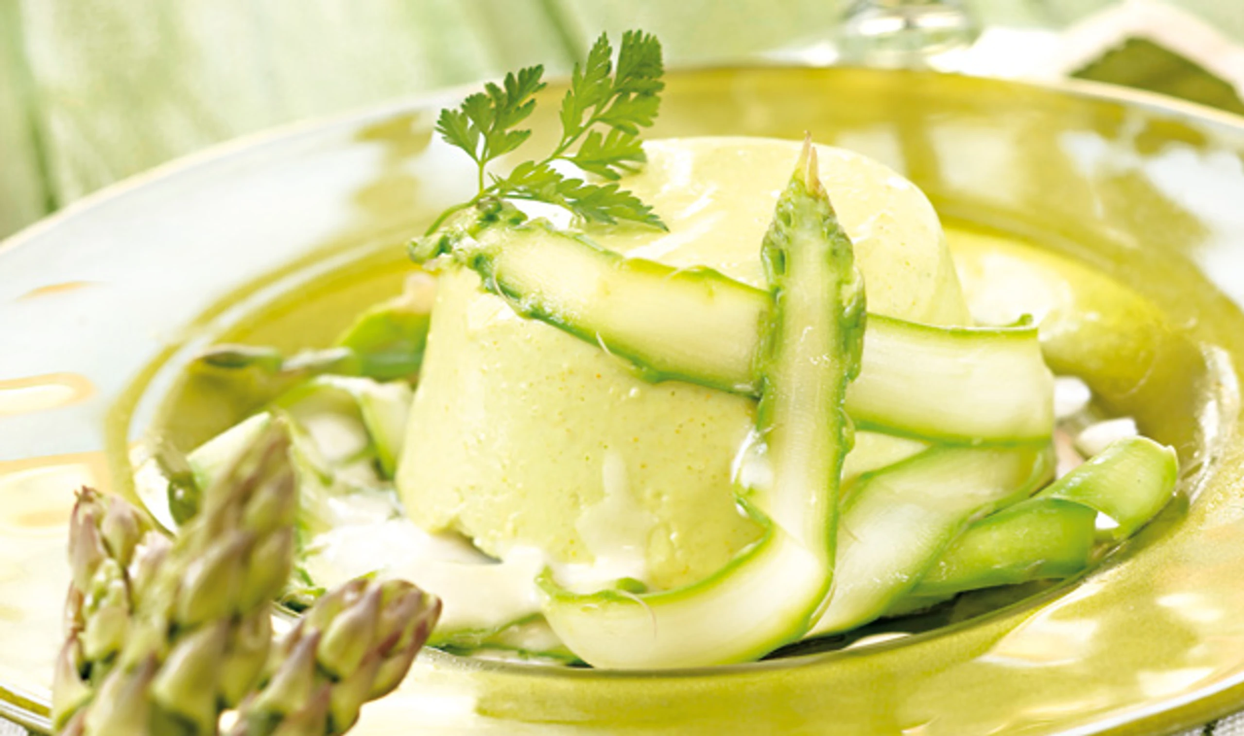 Spargel Panna Cotta mit Weinschaum