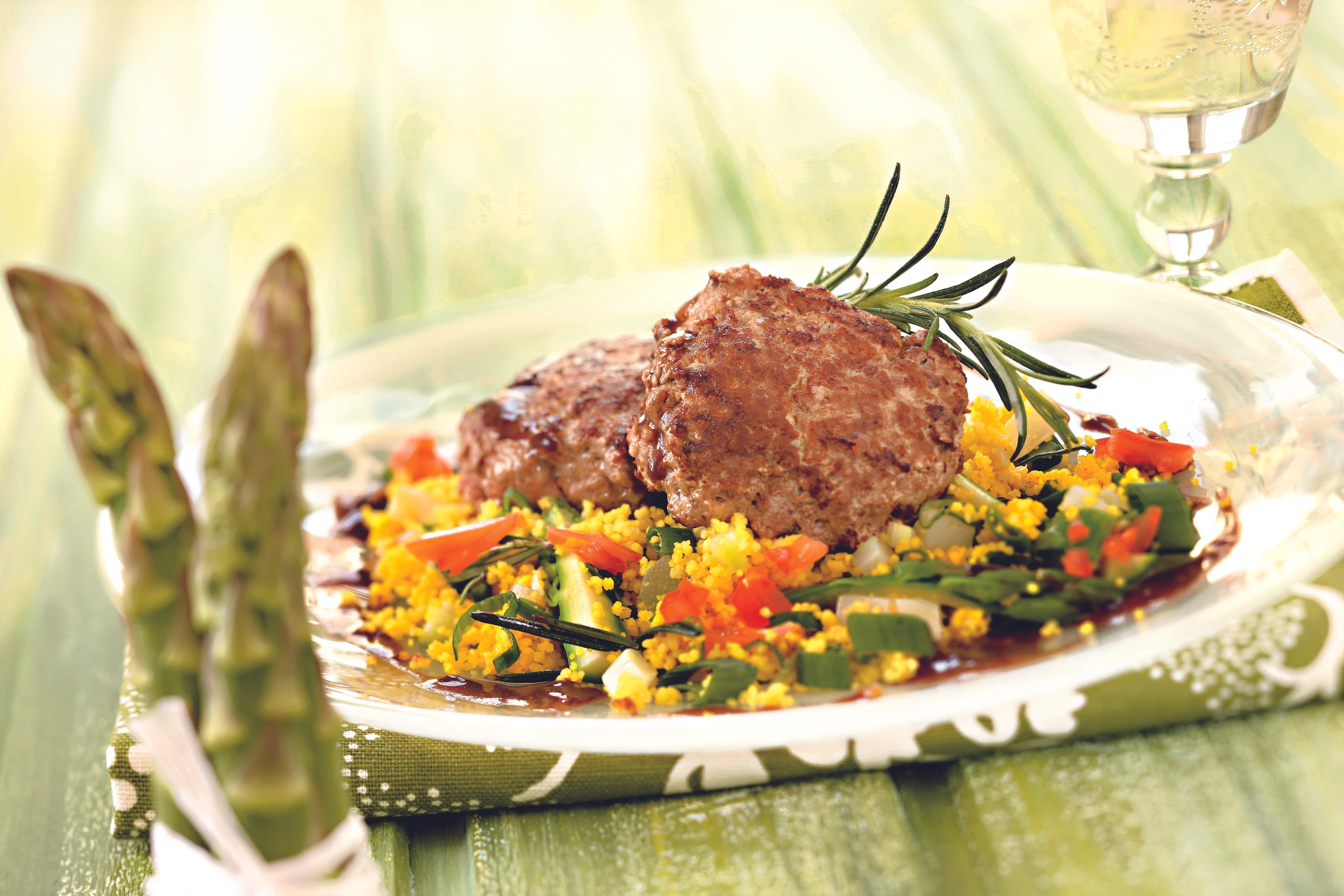 Lamm-Butterschnitzerl mit Spargel-Couscous