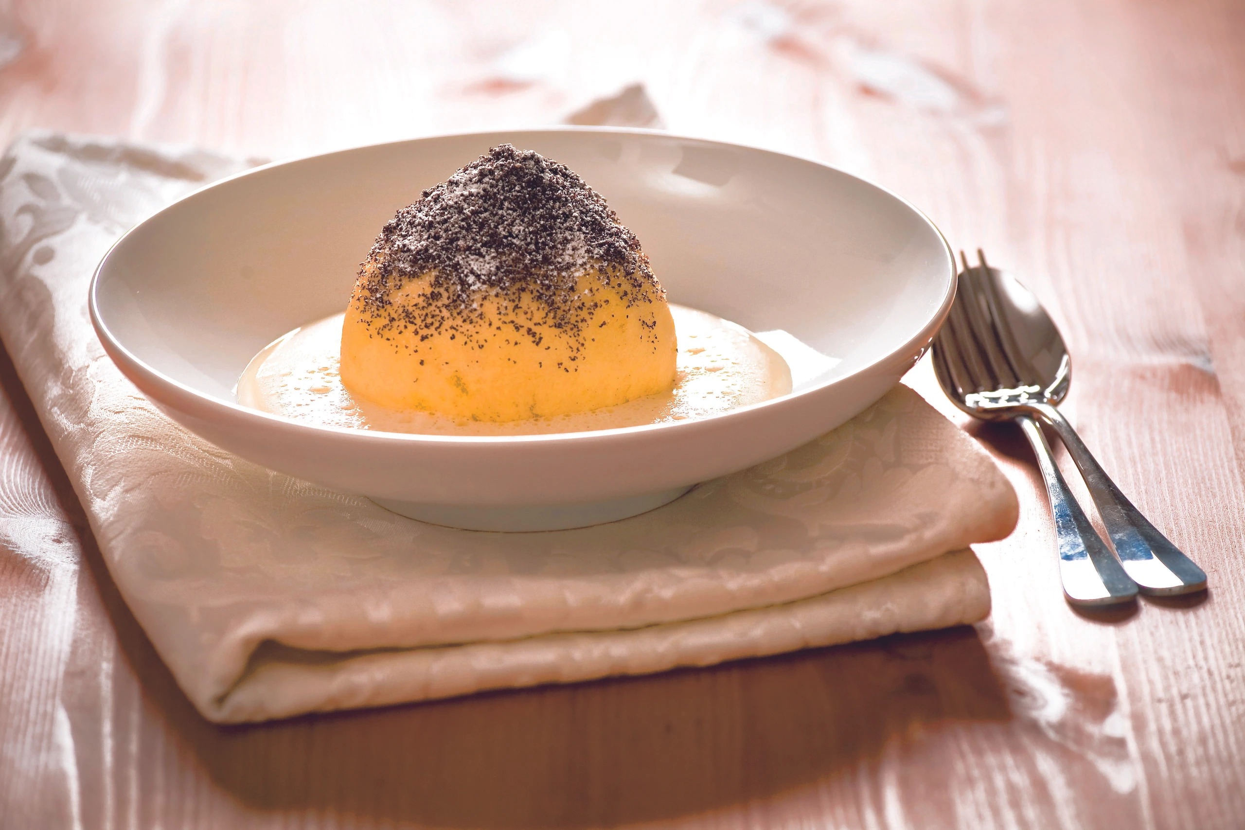 Germknödel mit Powidl und Mohn