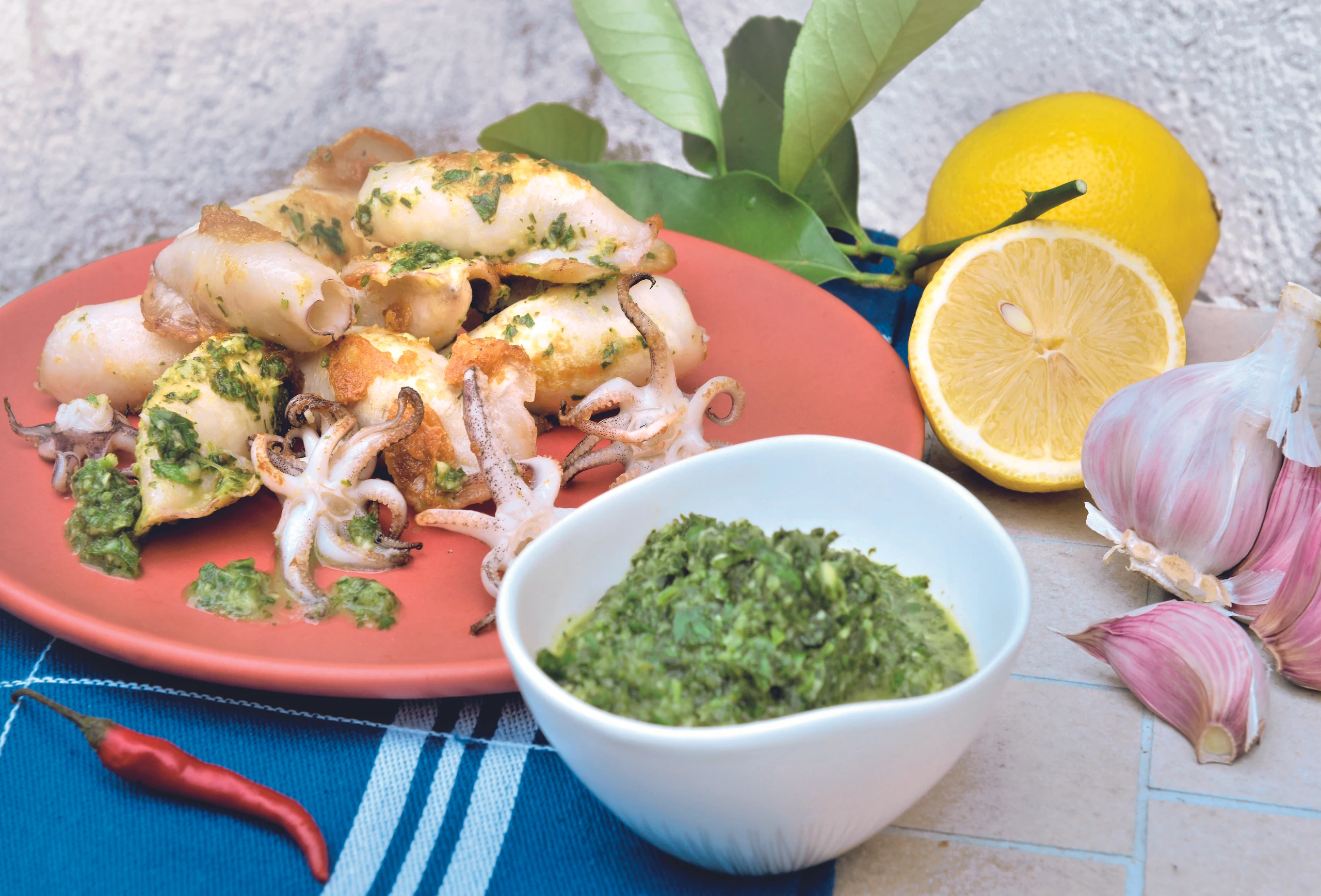 Portugiesische Tintenfische mit Salsa