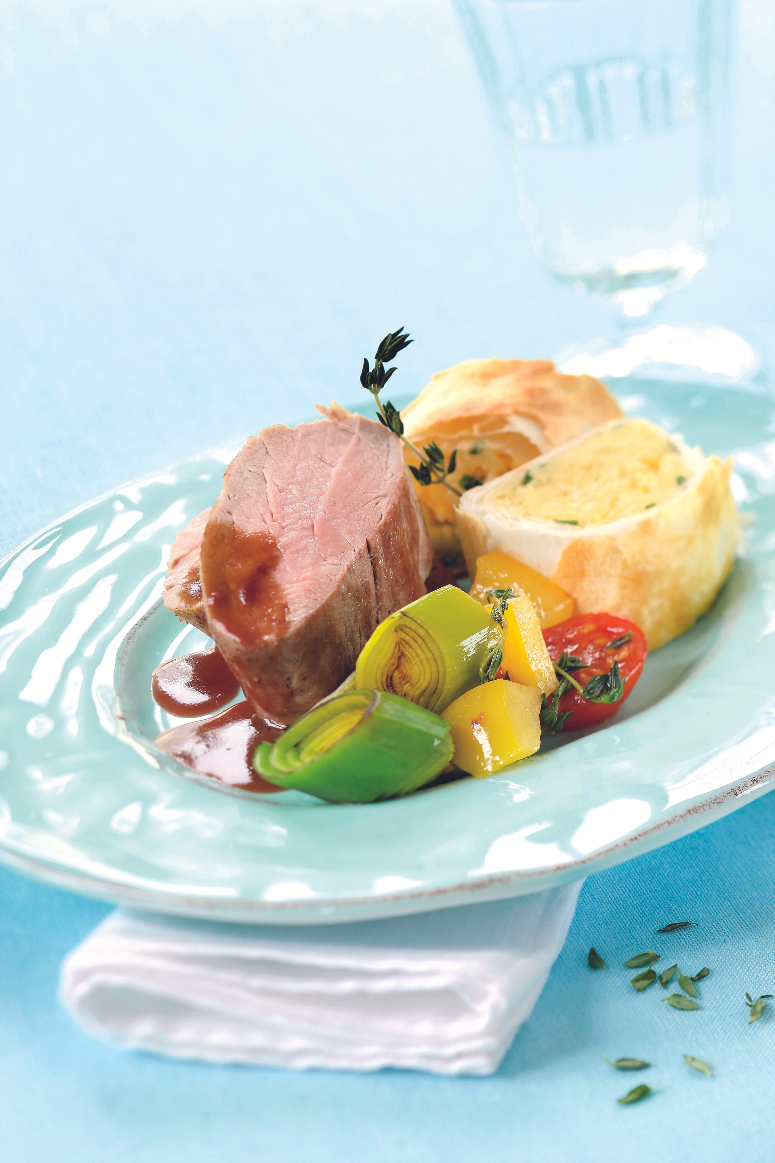 Schweinsfilet mit Gemüse und Erdäpfel Strudel