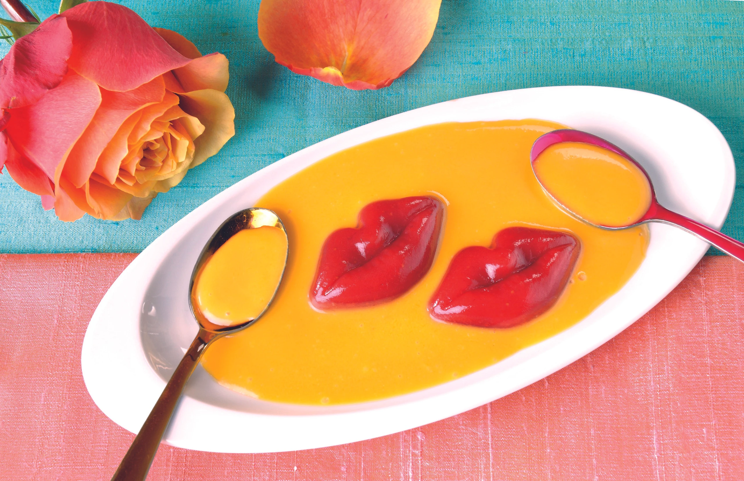 Erdbeermund in Mango Kokos Creme