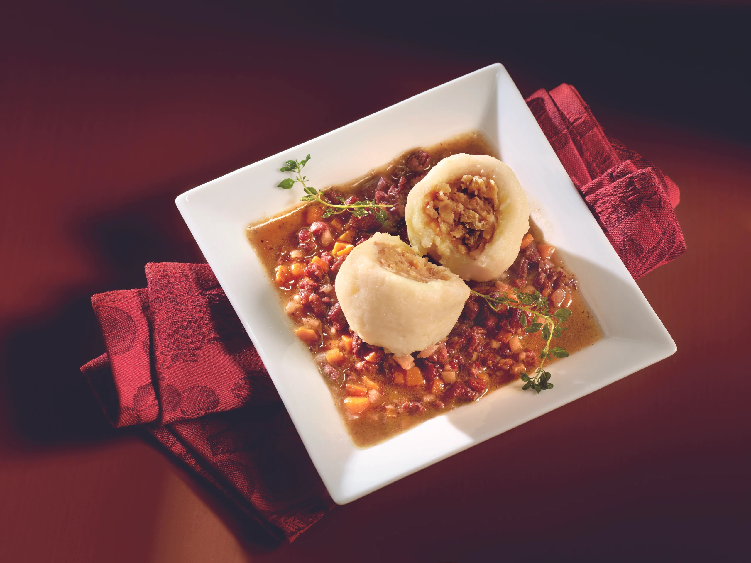 Erdäpfel-Maroniknödel mit Ganslragout