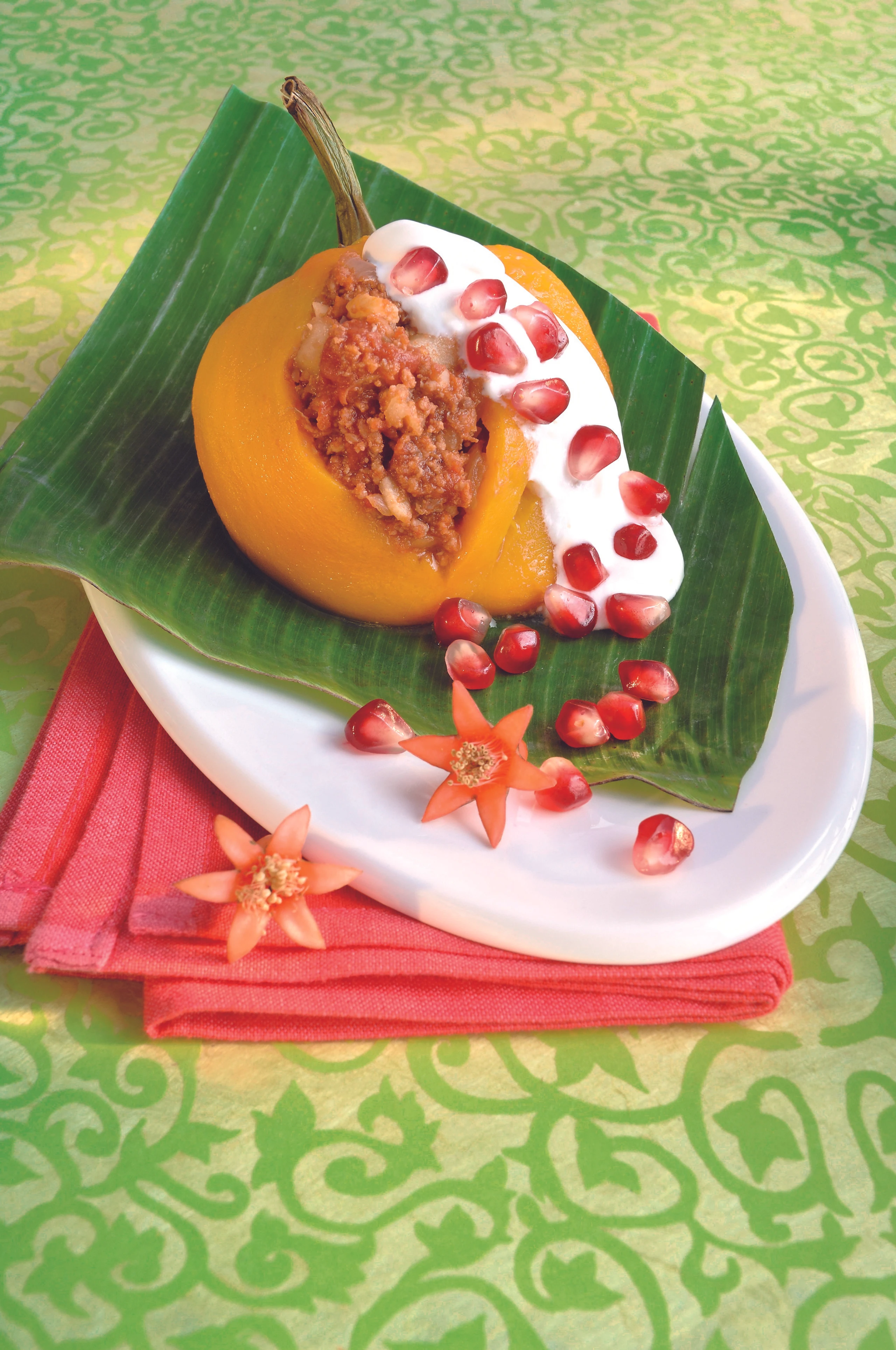 Paprika mit Frucht Nuss Fleisch Füllung