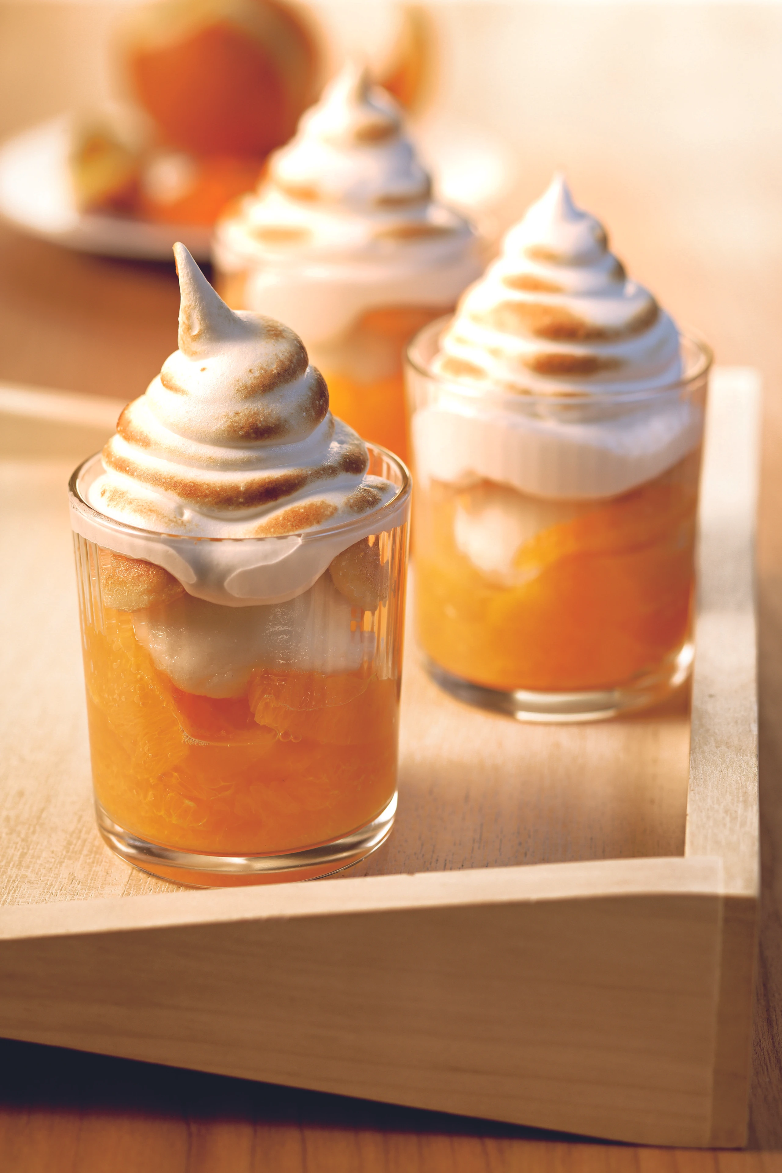 Trifle mit Zitroneneis und Orangen