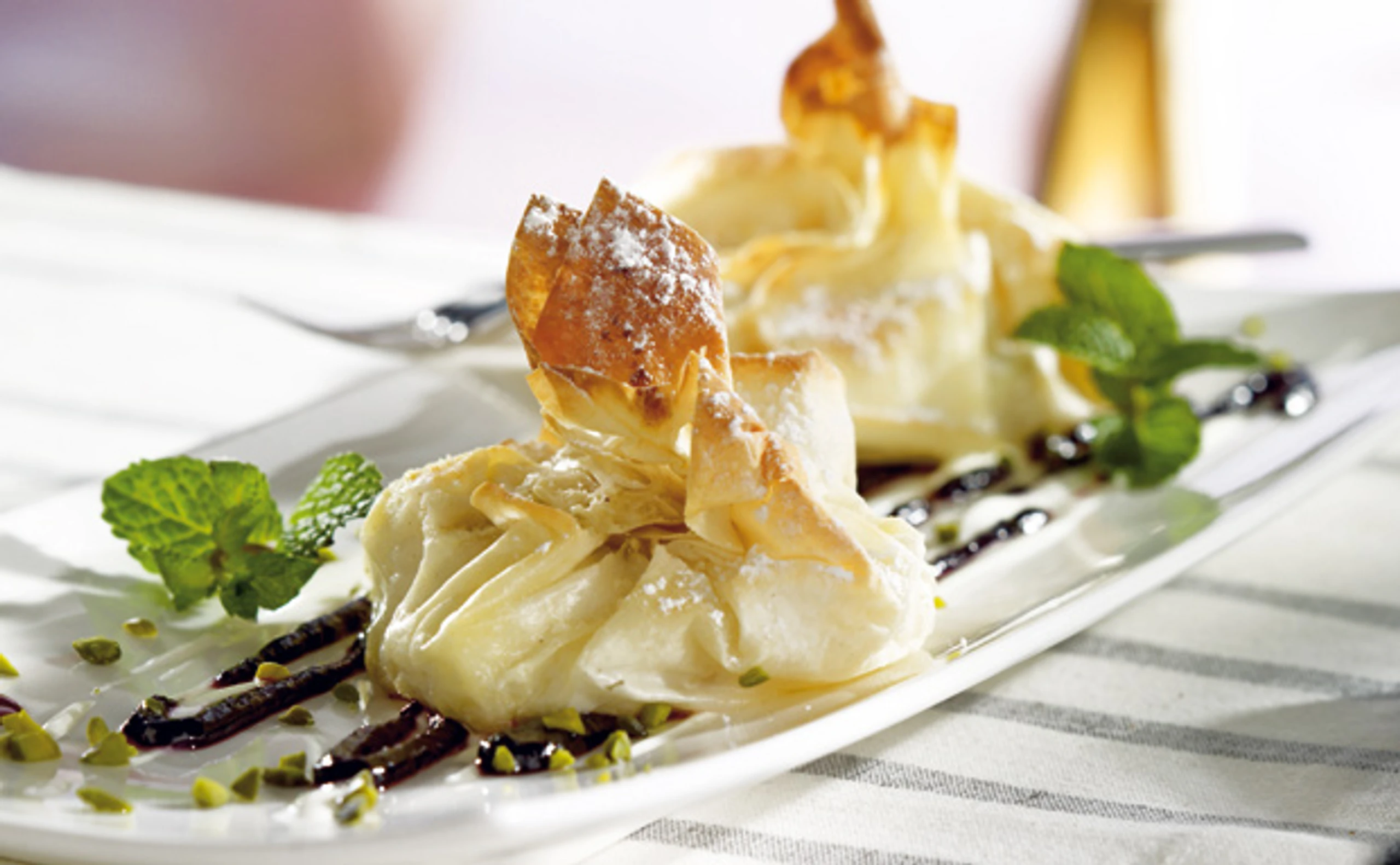 Birnen-Strudel-Säckchen mit Zimtsauce