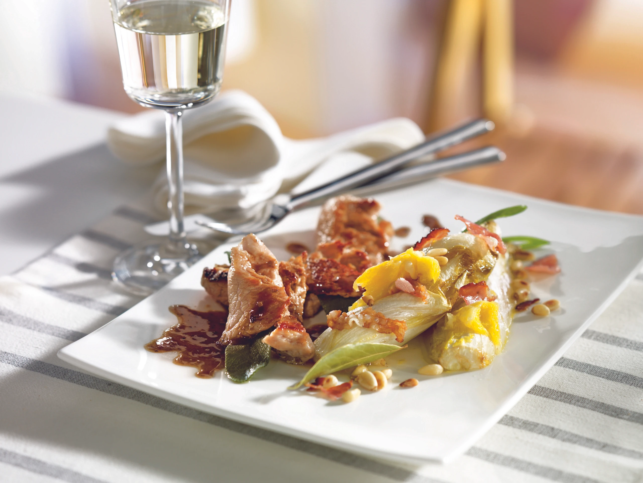 Kalbs Schnitzel mit Salbei und Orangen Chicorée