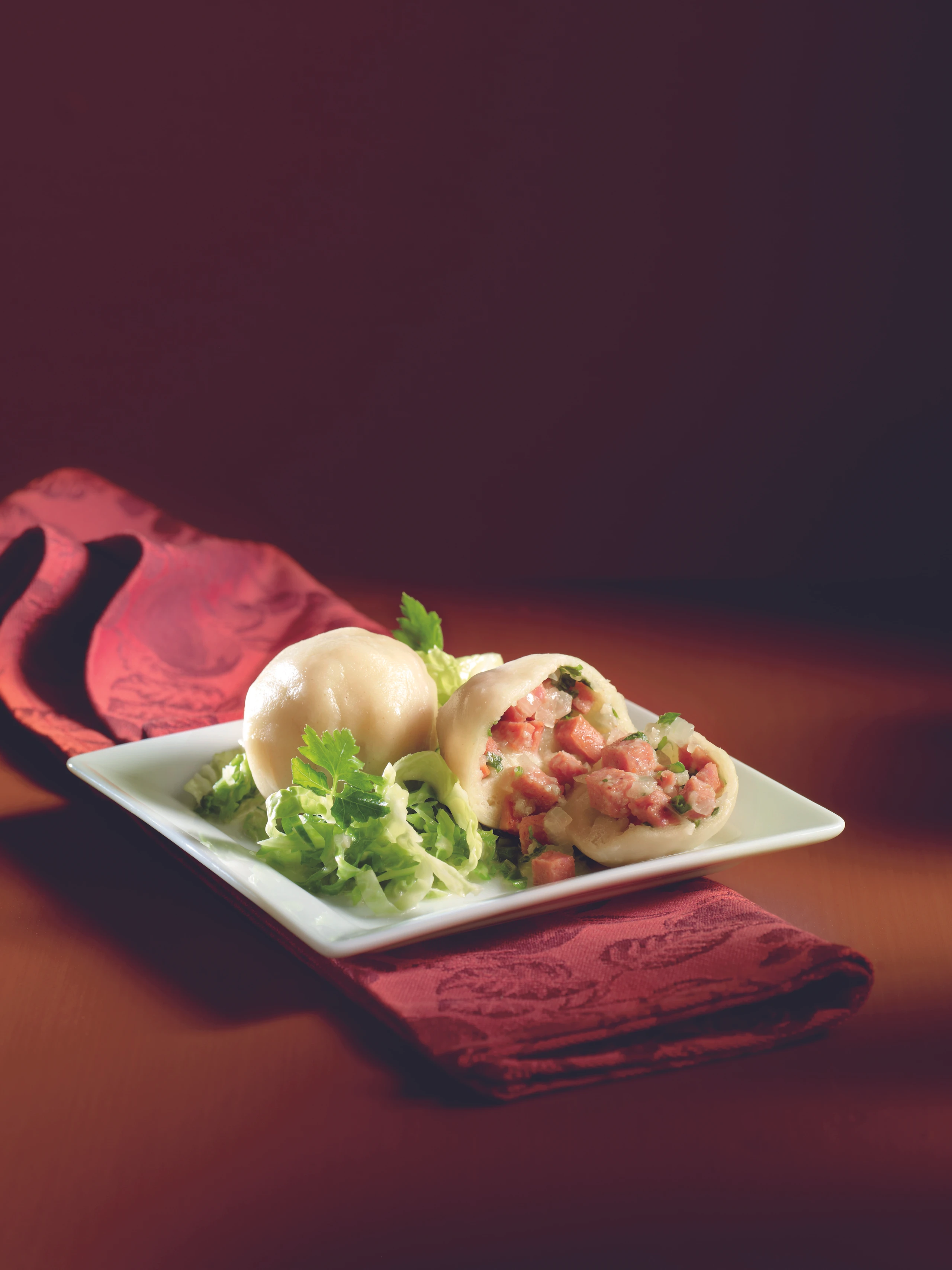 Wurstknödel auf Rahmkohl