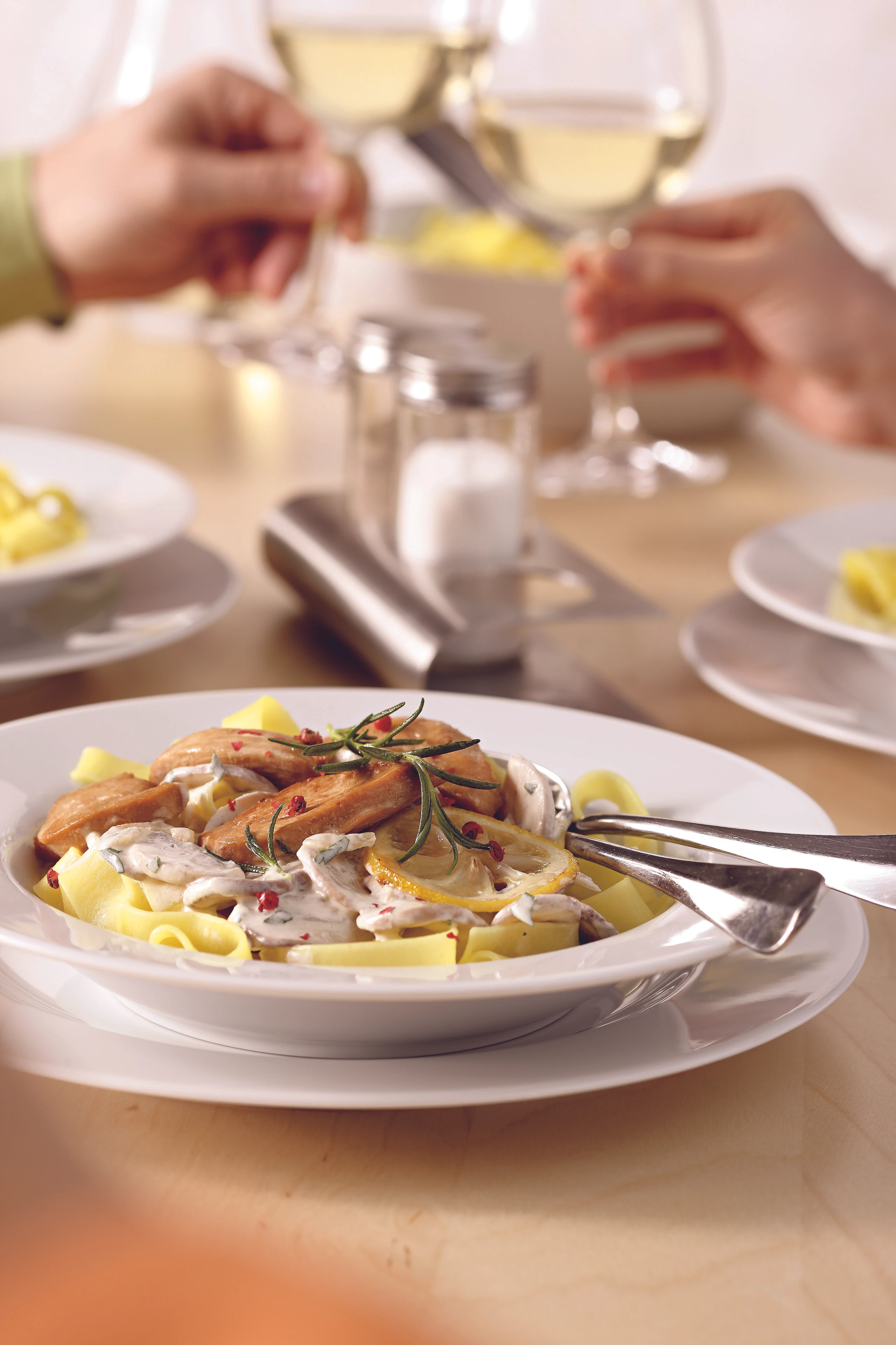 Cremige Pilz-Fettuccine mit Hühnerstreifen