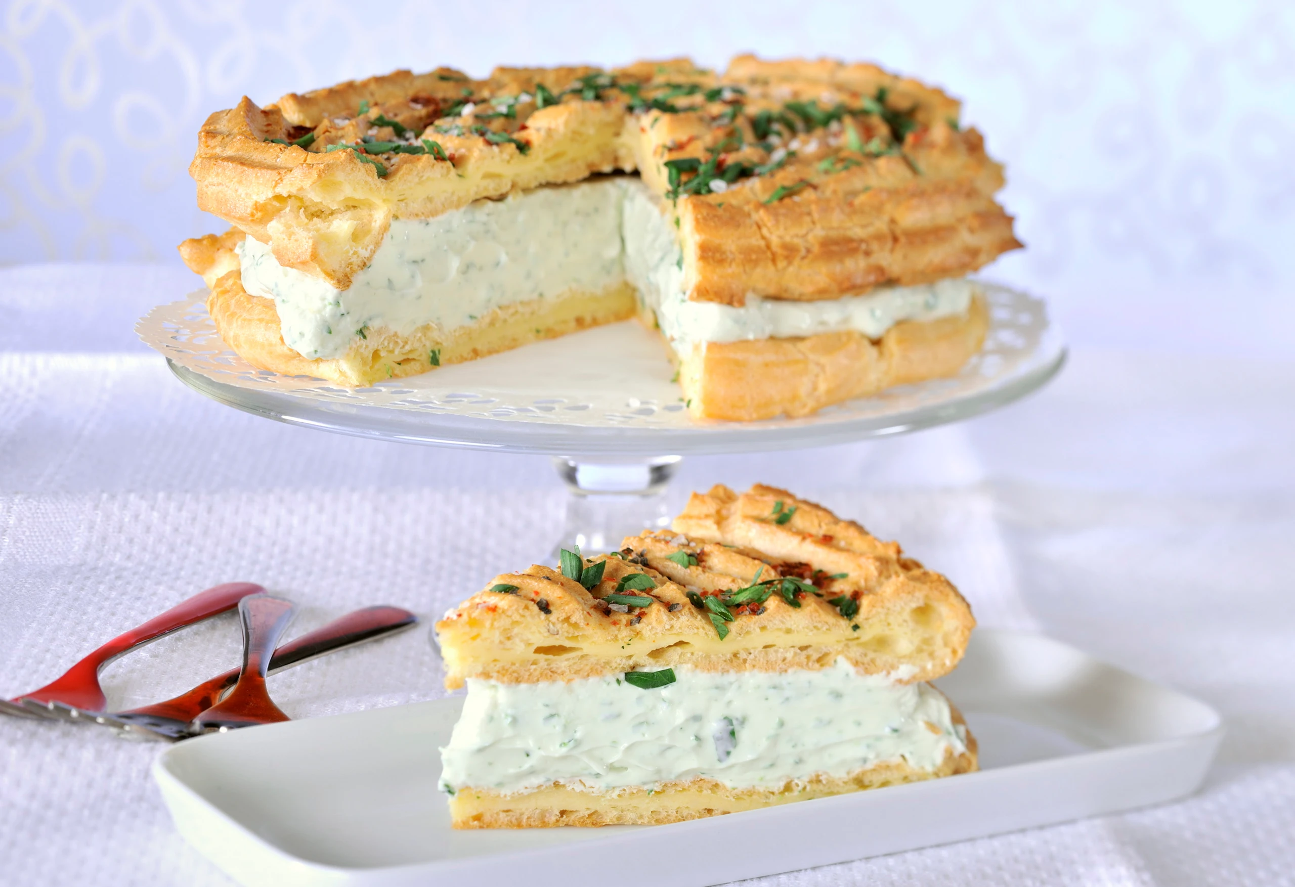 Brandteigtorte mit Kräuter-Topfenfülle