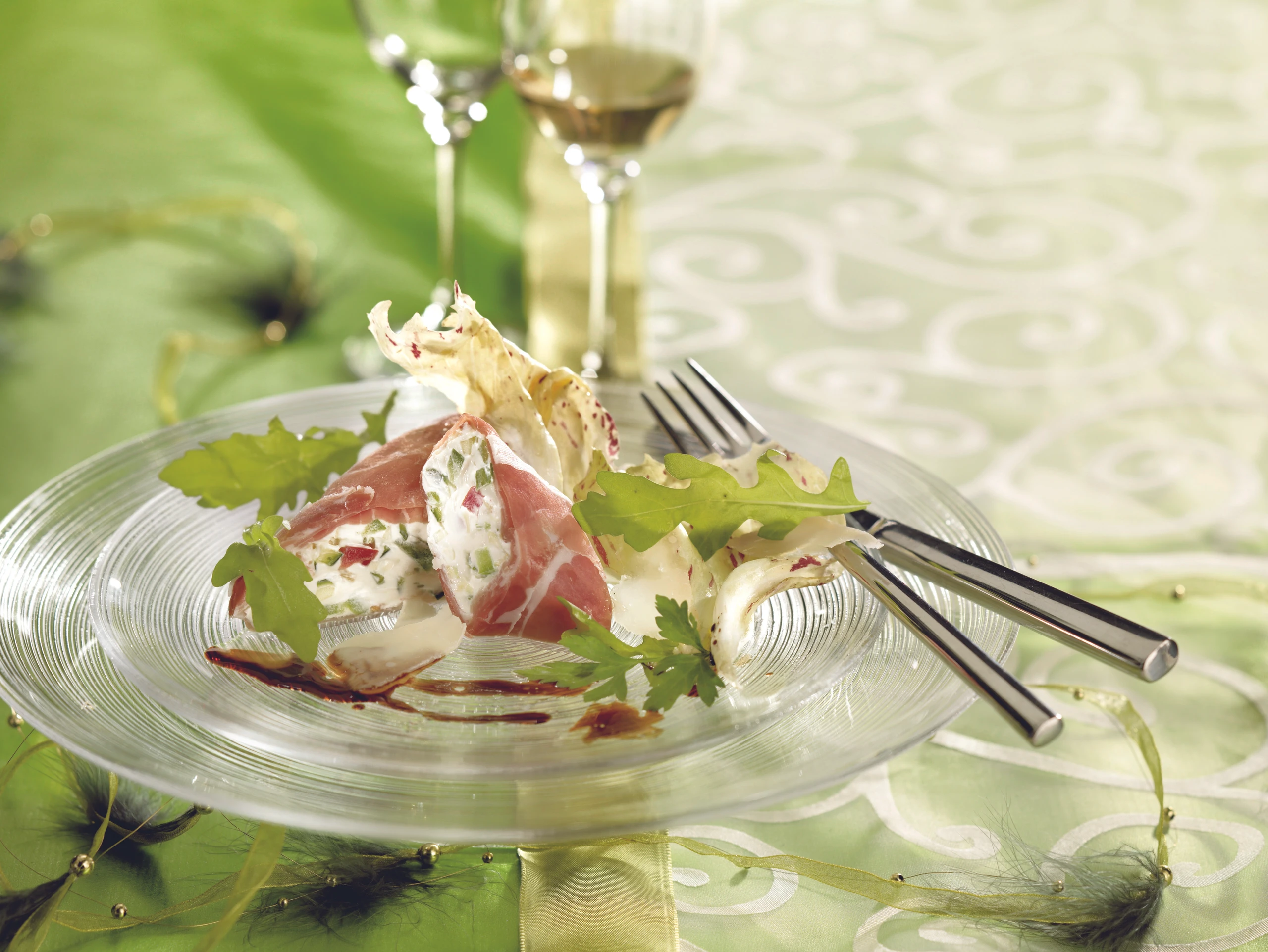 Prosciutto Röllchen mit Gemüse Salat