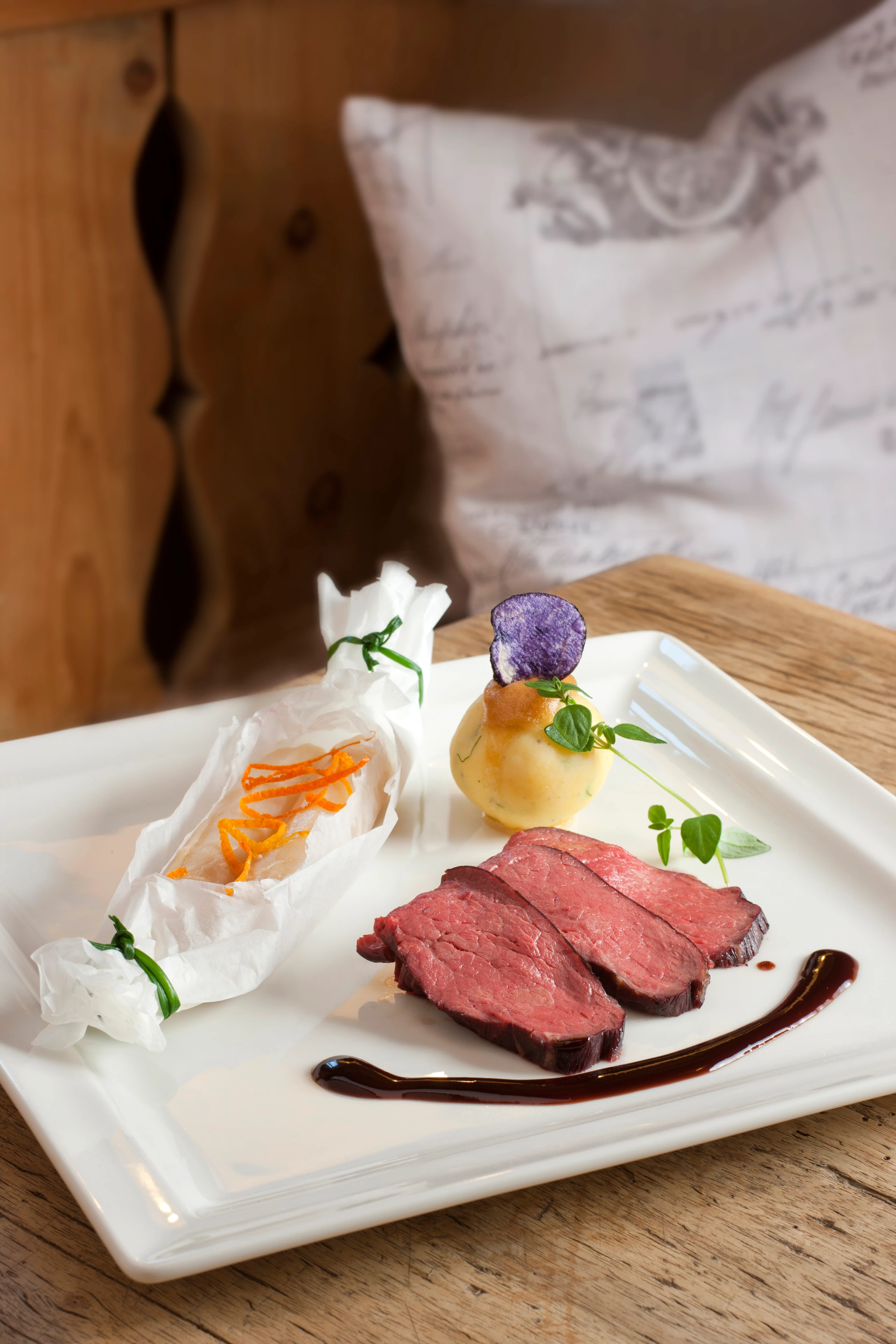 Hüftsteak mit Bärlauchknödeln und Spargel