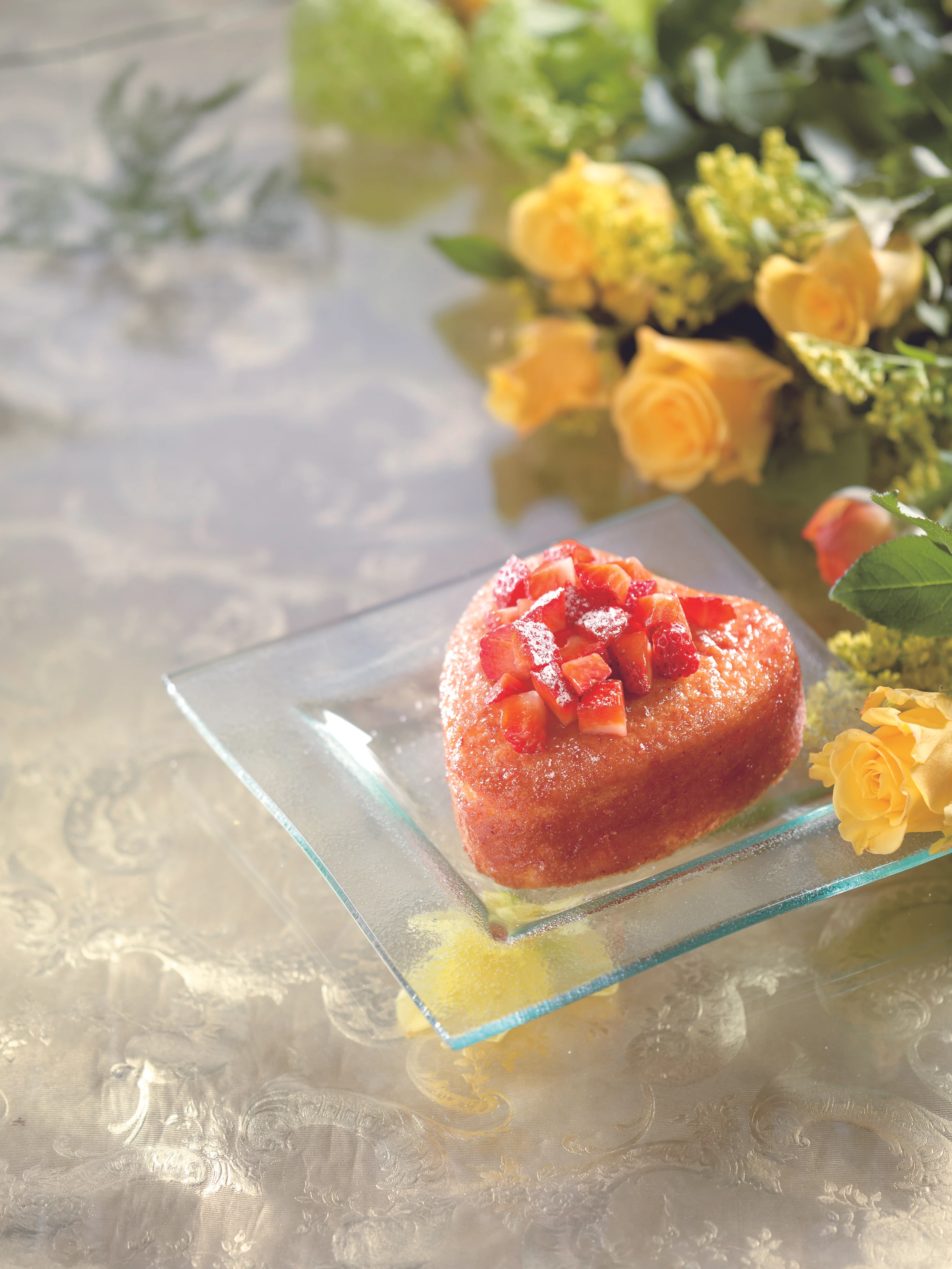 Herziger Becherkuchen mit Erdbeeren